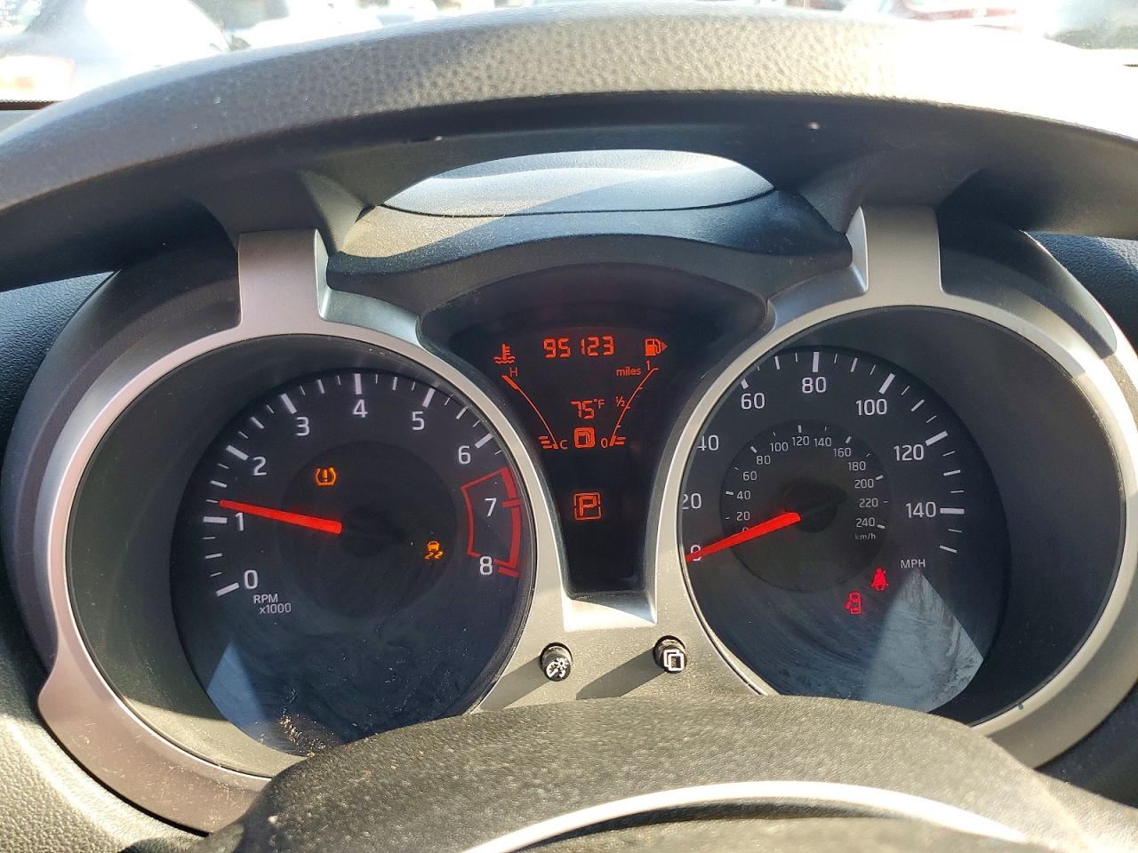 2012 Nissan Juke S Silver vin: JN8AF5MR0CT108392