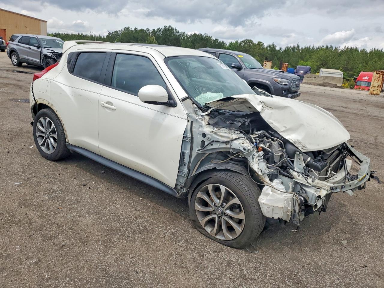 2013 Nissan Juke S White vin: JN8AF5MR0DT211474