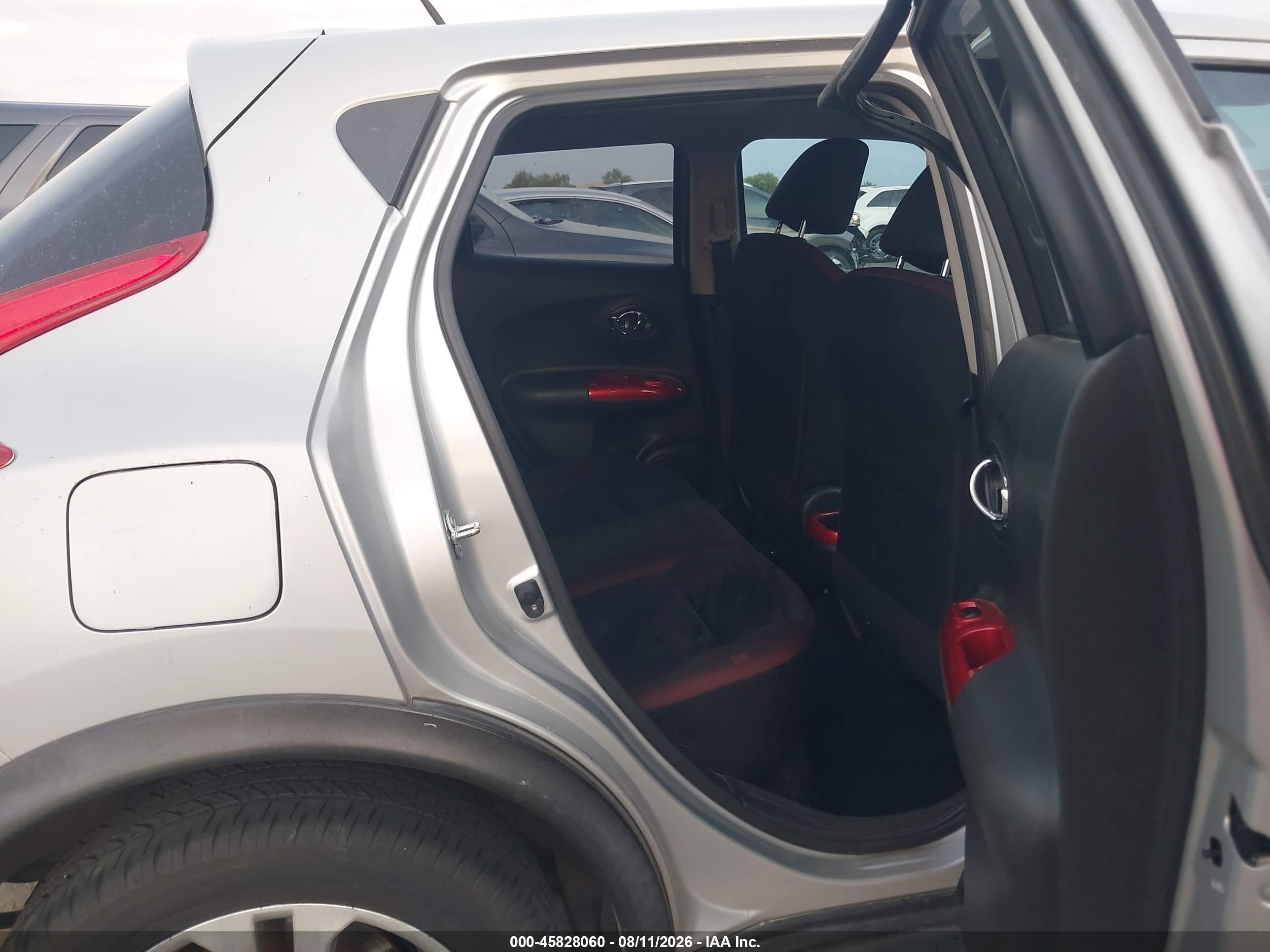 2014 Nissan Juke Sv Silver vin: JN8AF5MR0ET453182