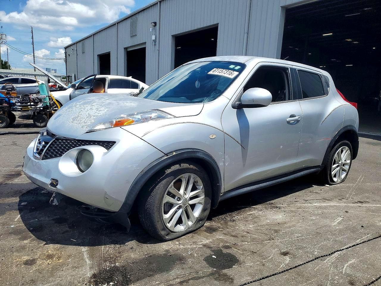 2014 Nissan Juke S Silver vin: JN8AF5MR0ET455093