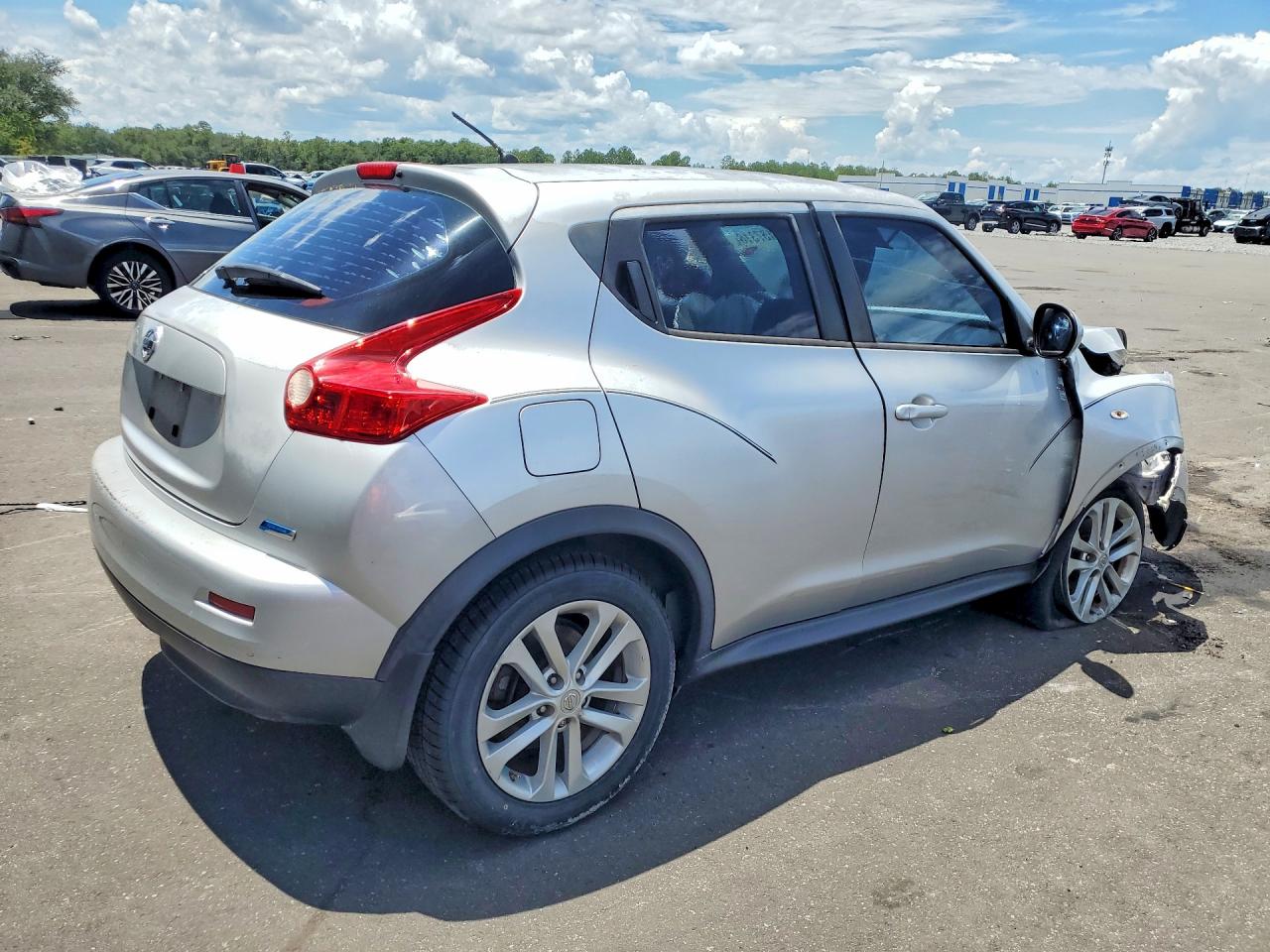 2014 Nissan Juke S Silver vin: JN8AF5MR0ET455093