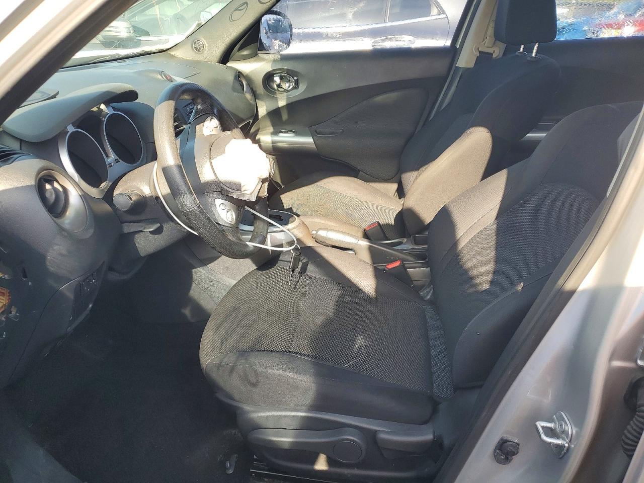 2014 Nissan Juke S Silver vin: JN8AF5MR0ET455093