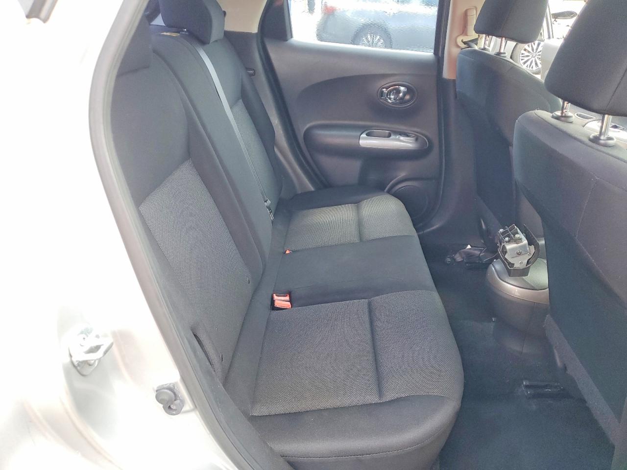 2014 Nissan Juke S Silver vin: JN8AF5MR0ET455093