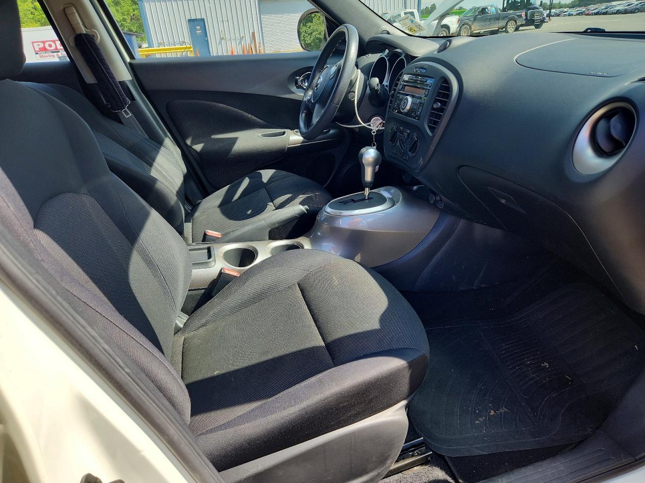 2011 Nissan Juke S White vin: JN8AF5MR1BT022216