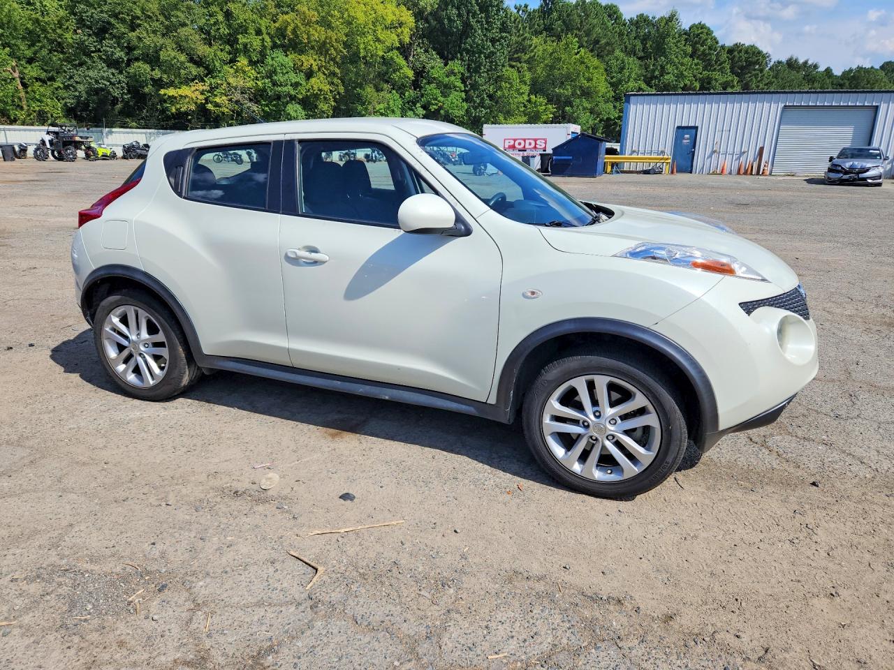 2011 Nissan Juke S White vin: JN8AF5MR1BT022216