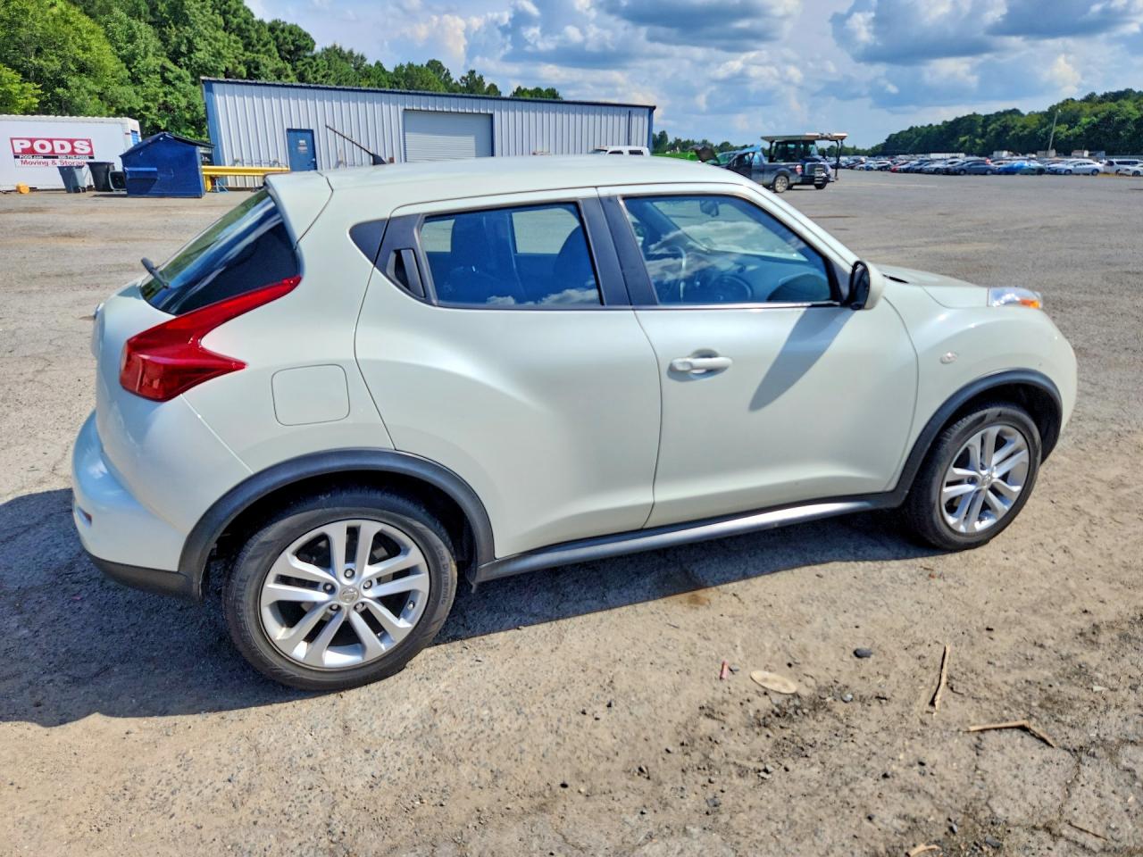 2011 Nissan Juke S White vin: JN8AF5MR1BT022216