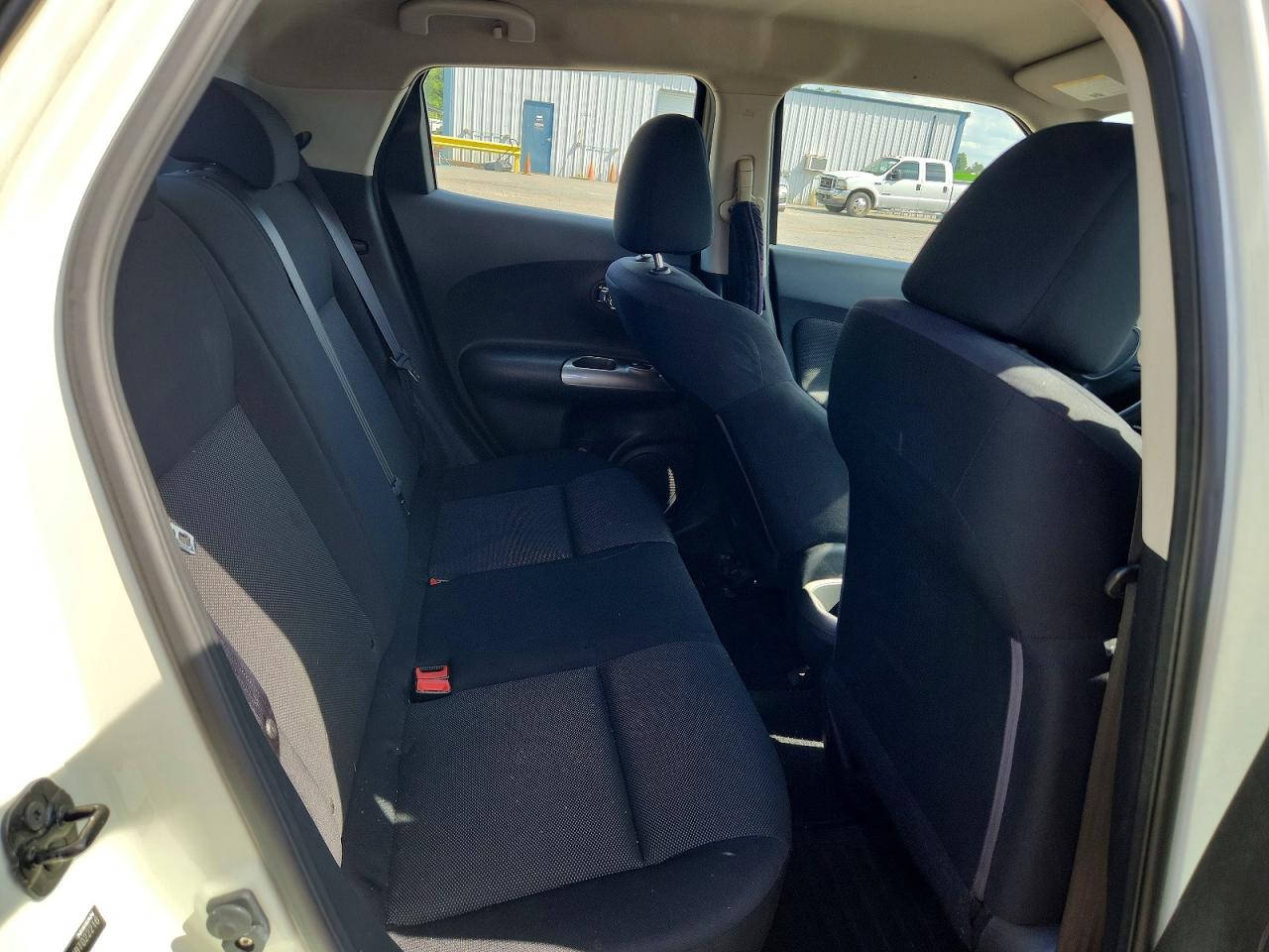 2011 Nissan Juke S White vin: JN8AF5MR1BT022216