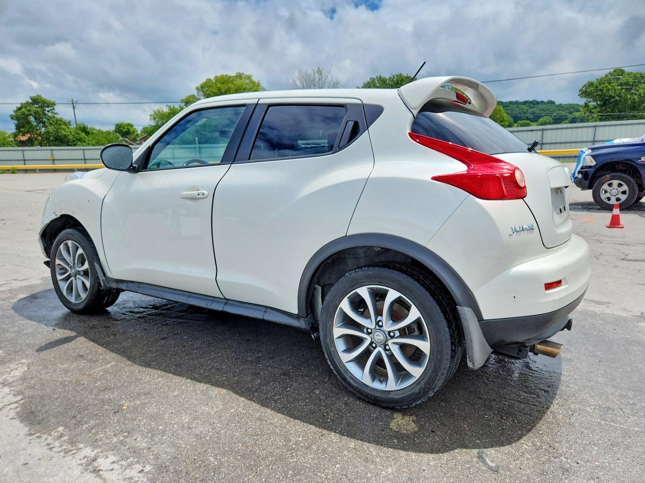 2013 Nissan Juke S Белый vin: JN8AF5MR1DT208373