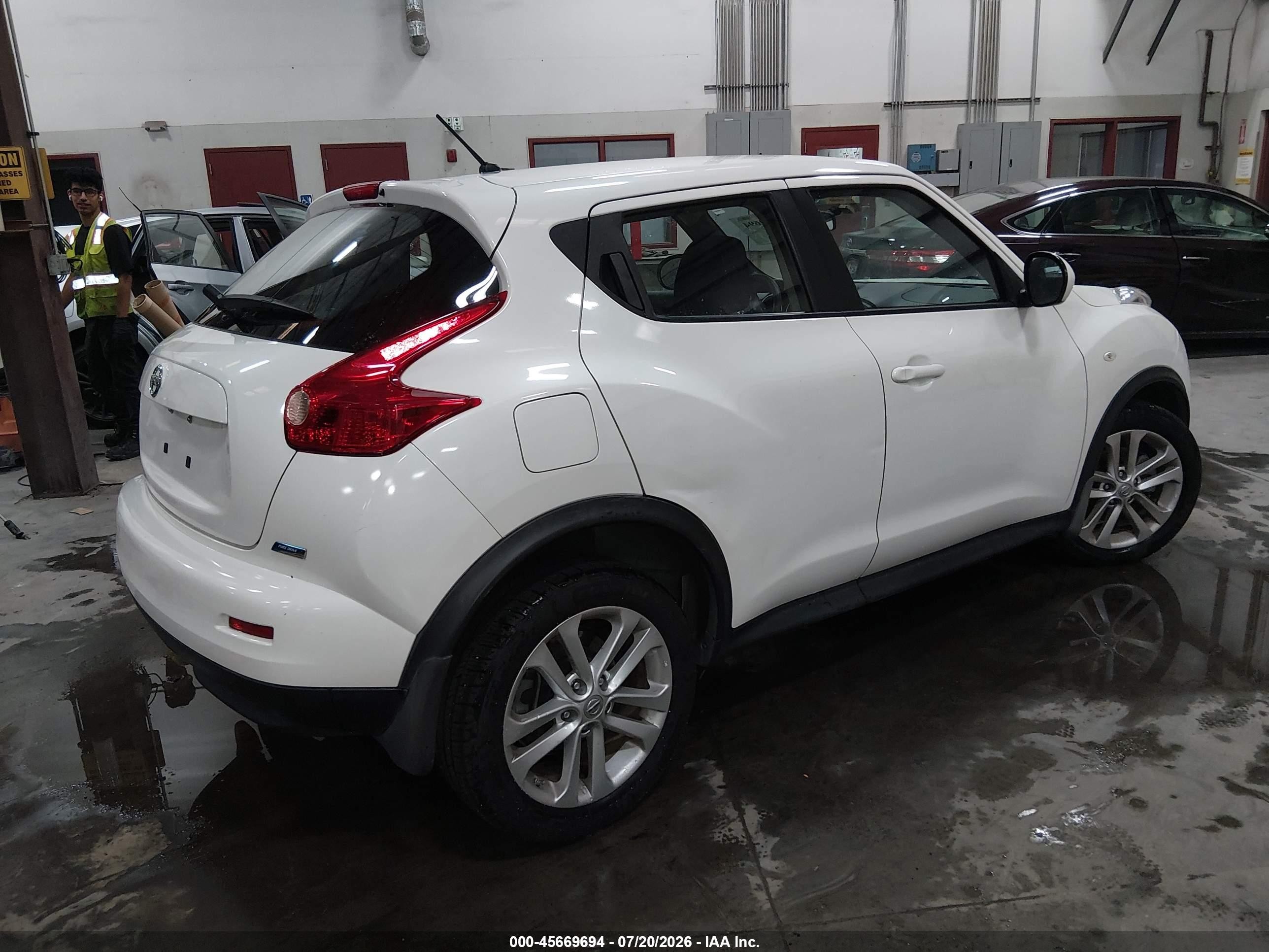 2013 Nissan Juke S White vin: JN8AF5MR1DT211399