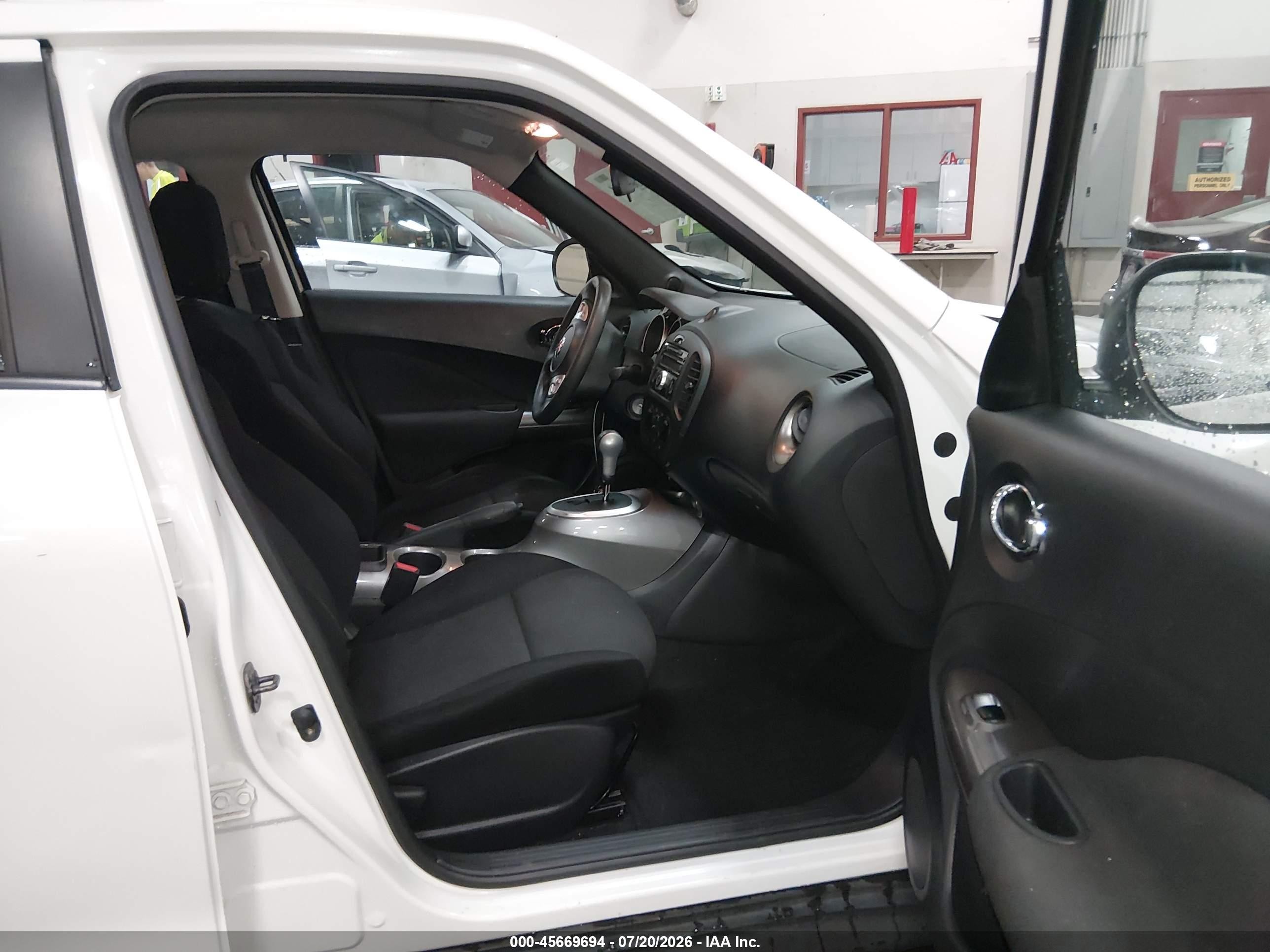2013 Nissan Juke S White vin: JN8AF5MR1DT211399