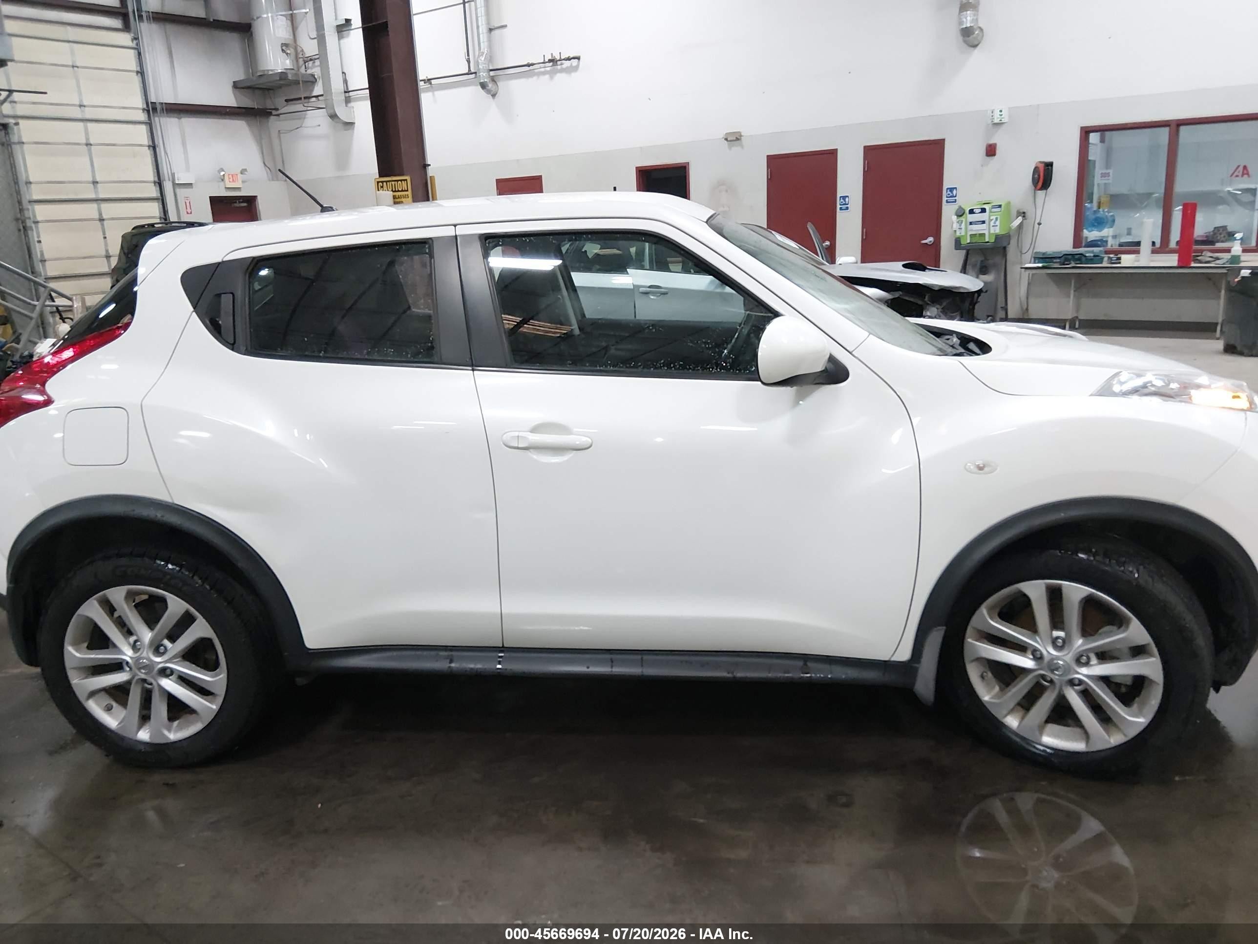 2013 Nissan Juke S White vin: JN8AF5MR1DT211399