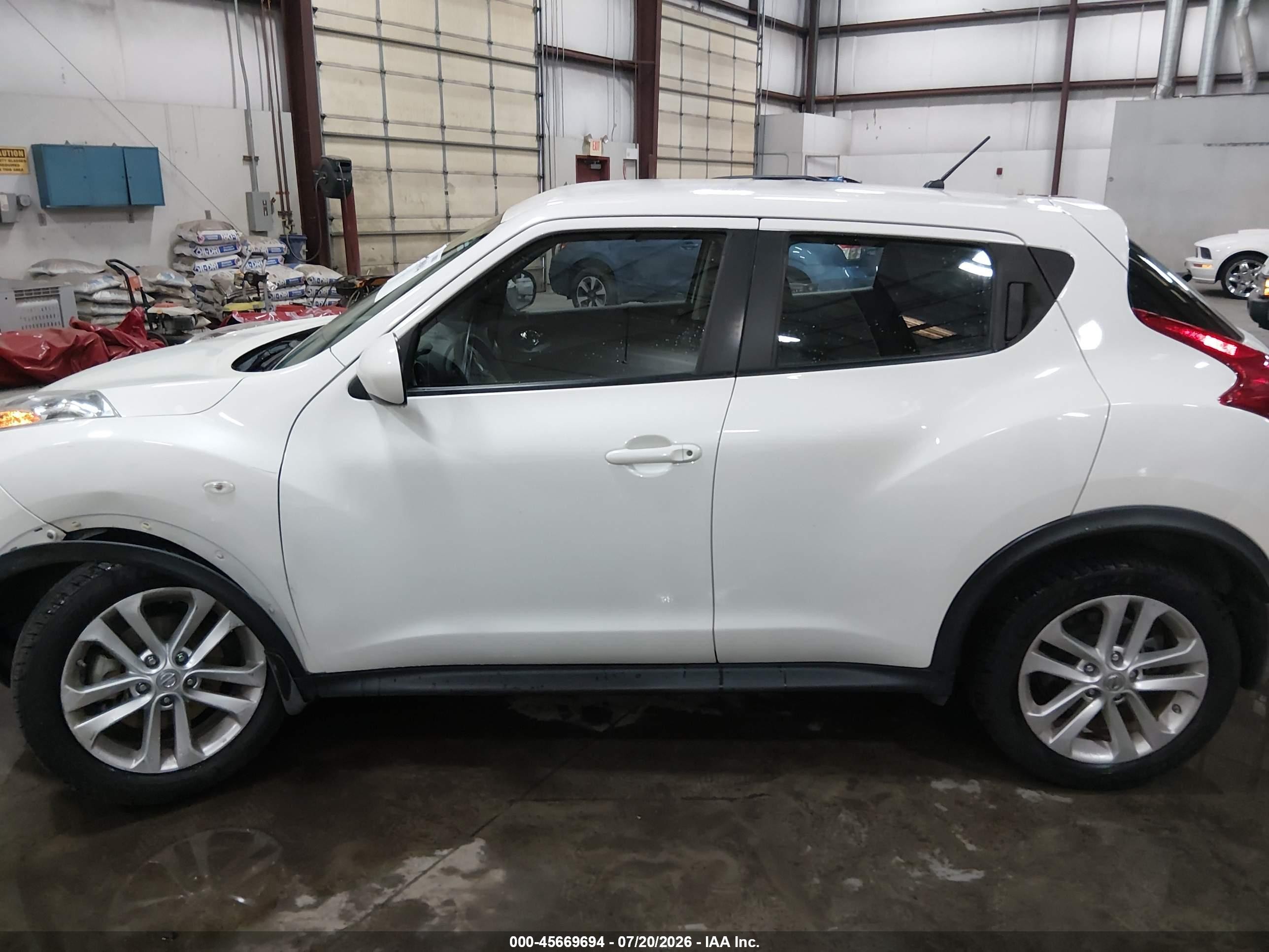 2013 Nissan Juke S White vin: JN8AF5MR1DT211399