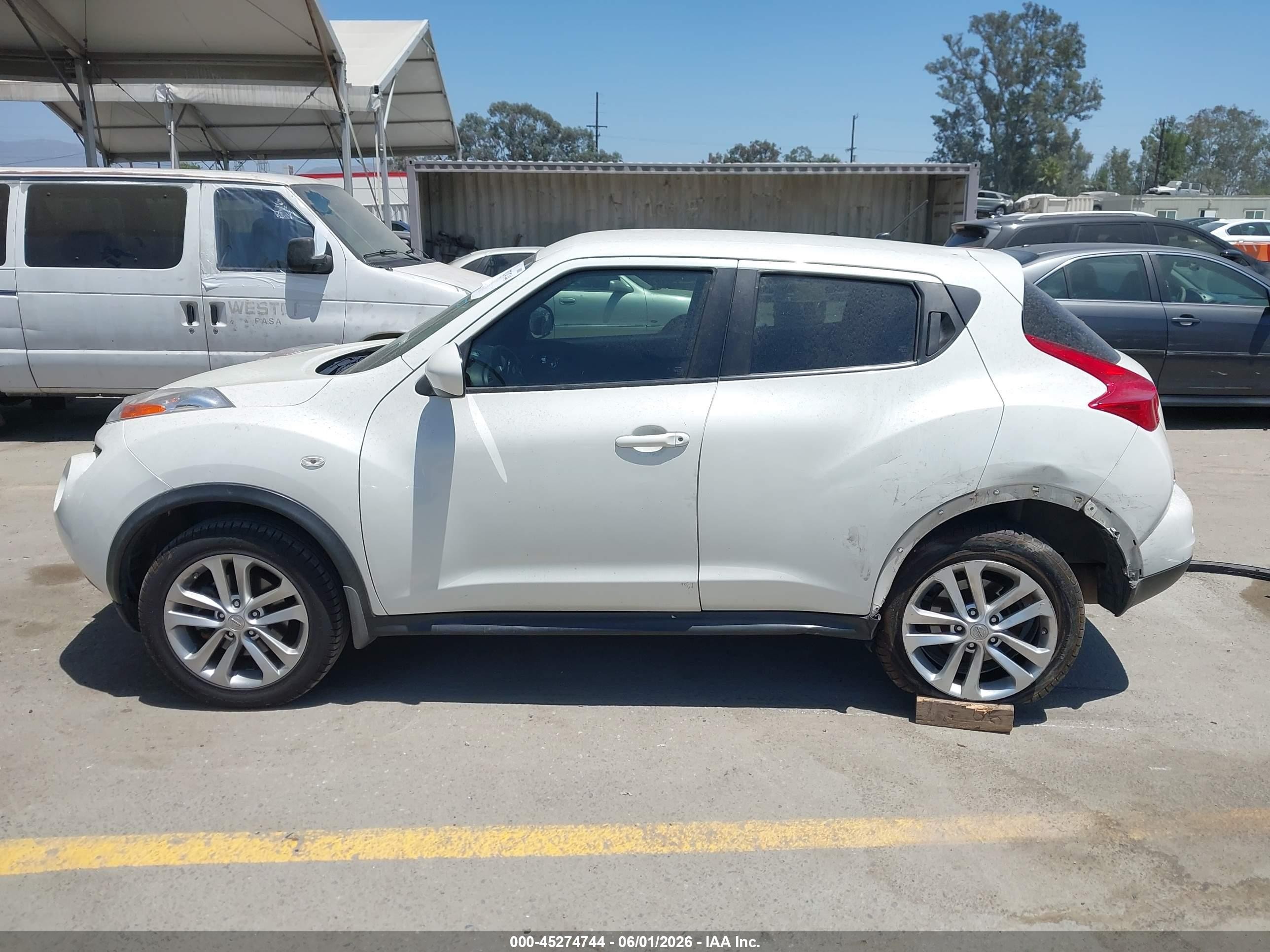 2013 Nissan Juke S Белый vin: JN8AF5MR1DT213153