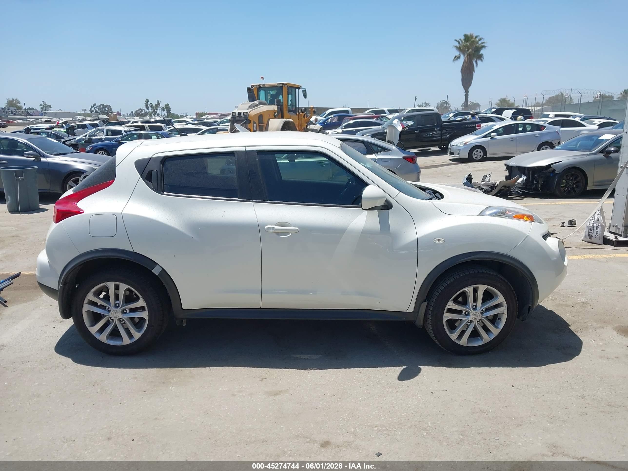2013 Nissan Juke S Белый vin: JN8AF5MR1DT213153