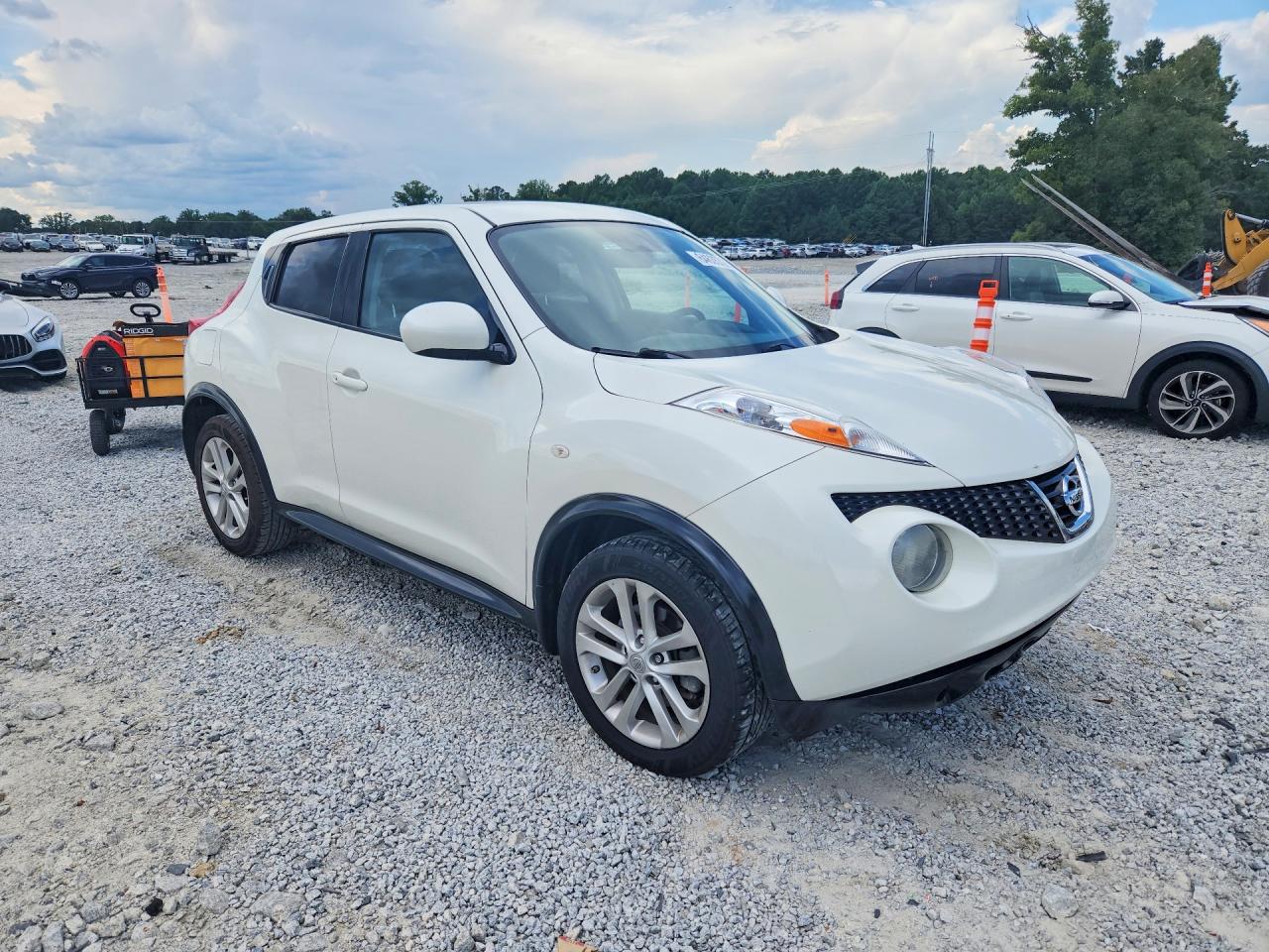 2013 Nissan Juke S Белый vin: JN8AF5MR1DT222001