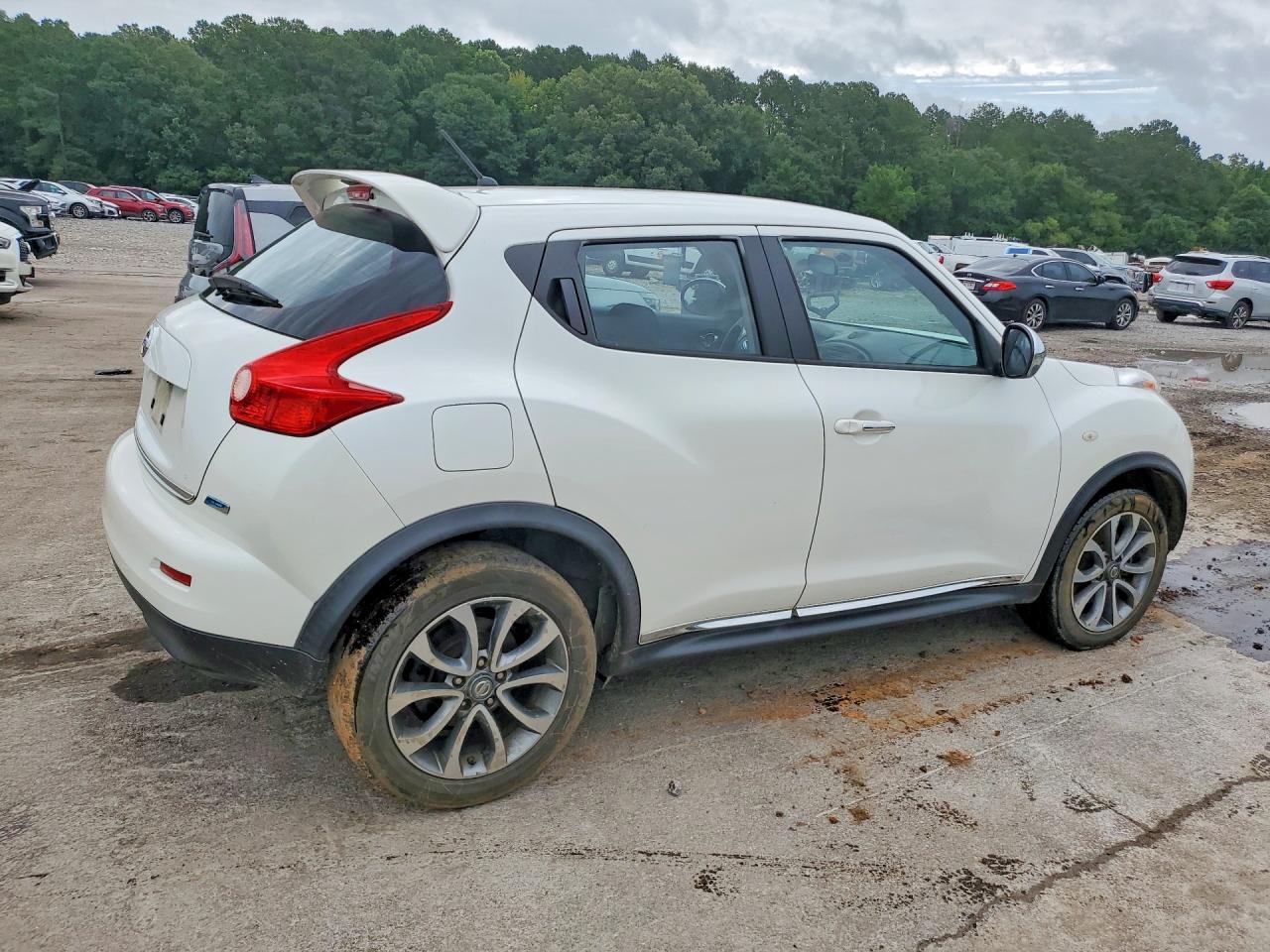2013 Nissan Juke S Белый vin: JN8AF5MR2DT217731