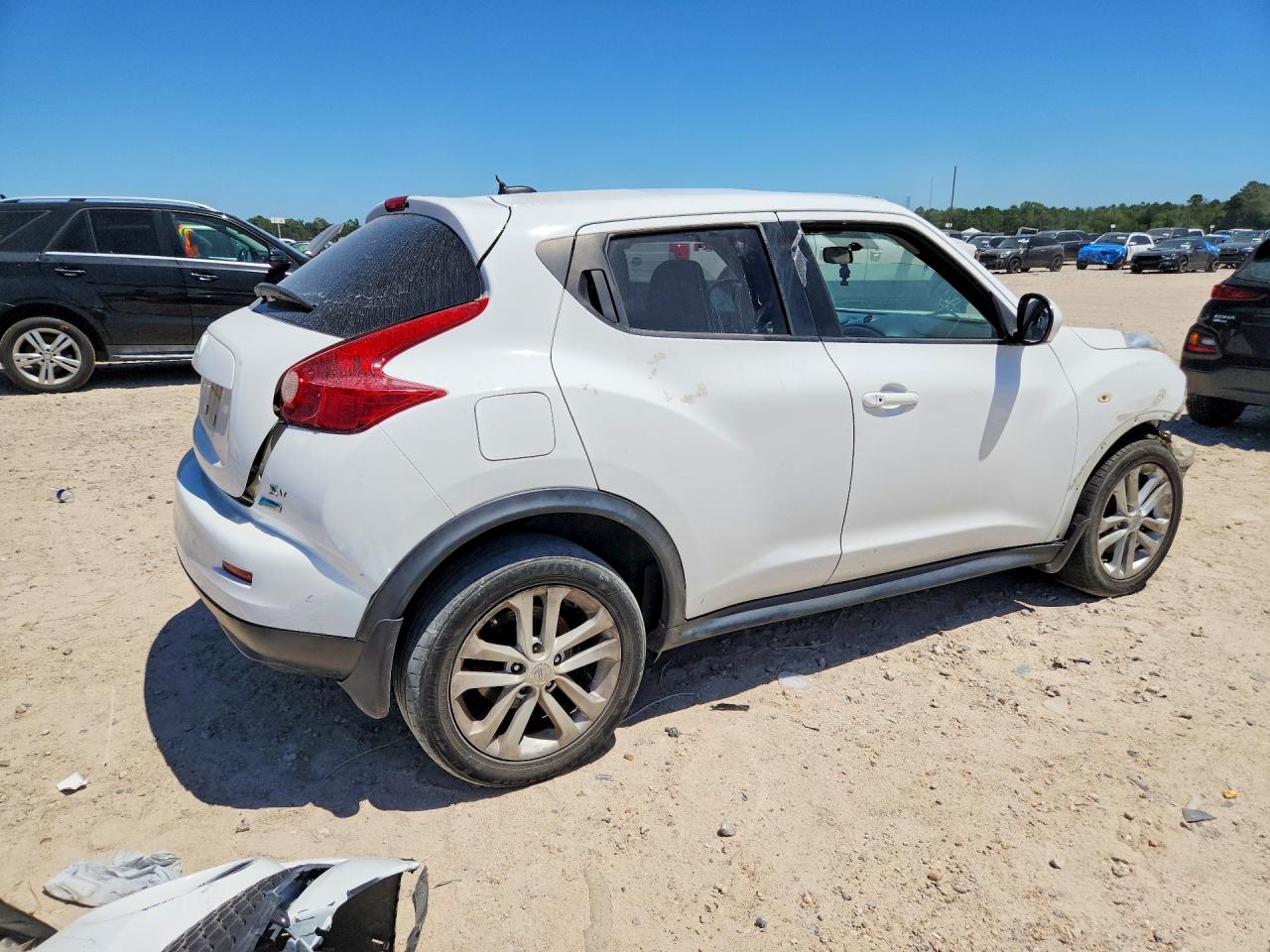 2013 Nissan Juke S White vin: JN8AF5MR2DT223867