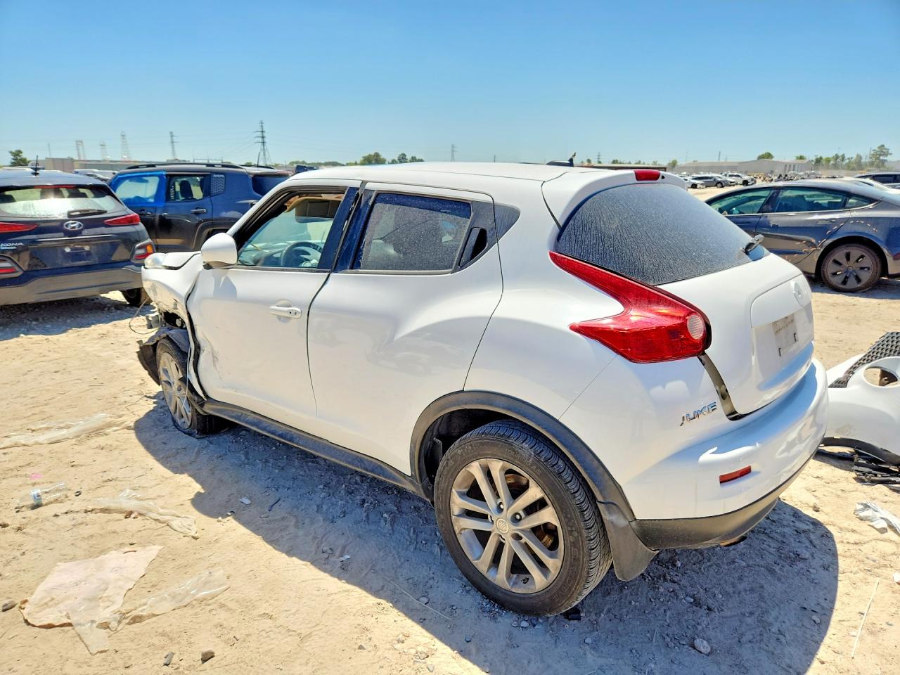 2013 Nissan Juke S White vin: JN8AF5MR2DT223867