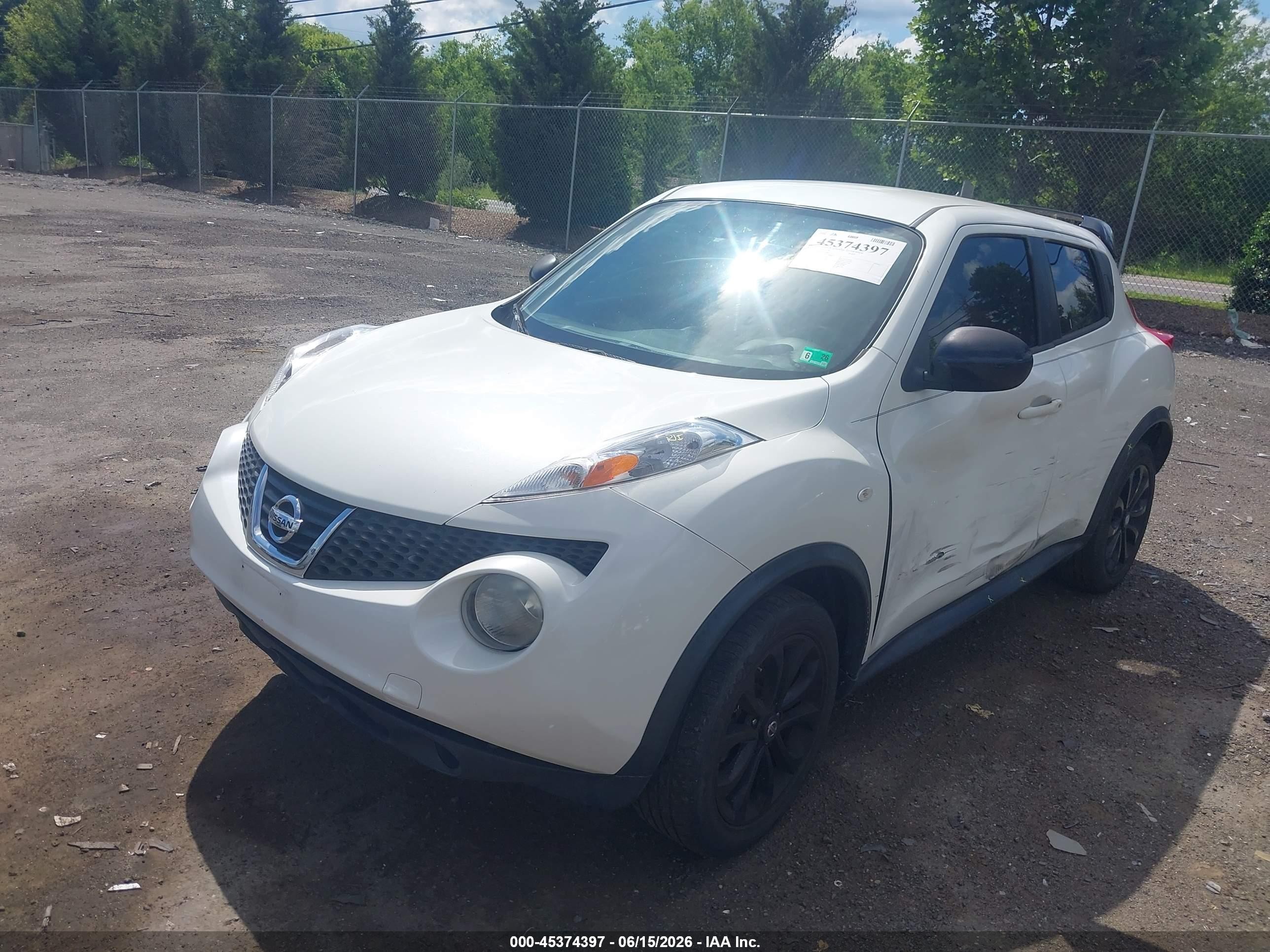2014 Nissan Juke S White vin: JN8AF5MR2ET356842
