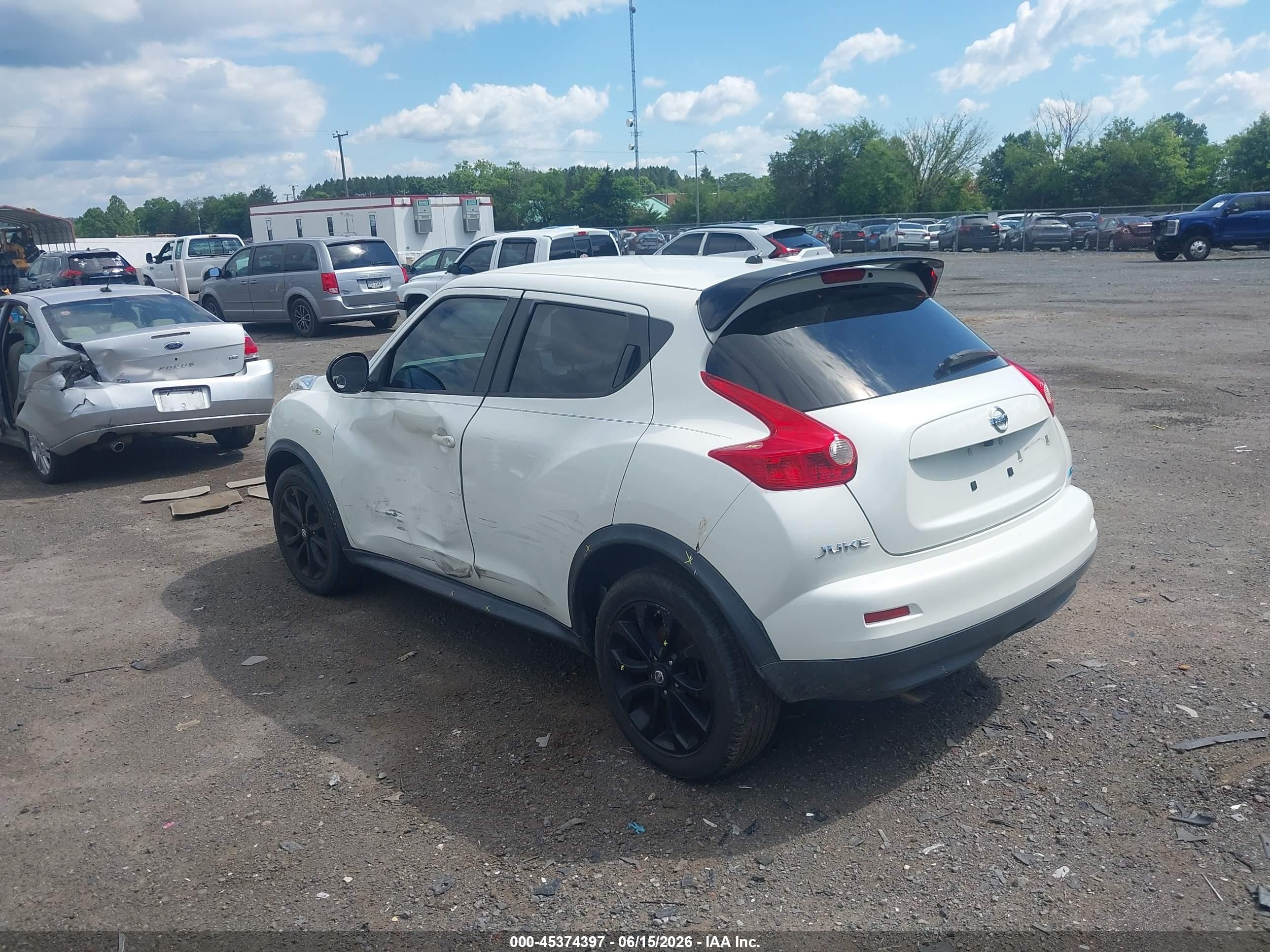 2014 Nissan Juke S White vin: JN8AF5MR2ET356842