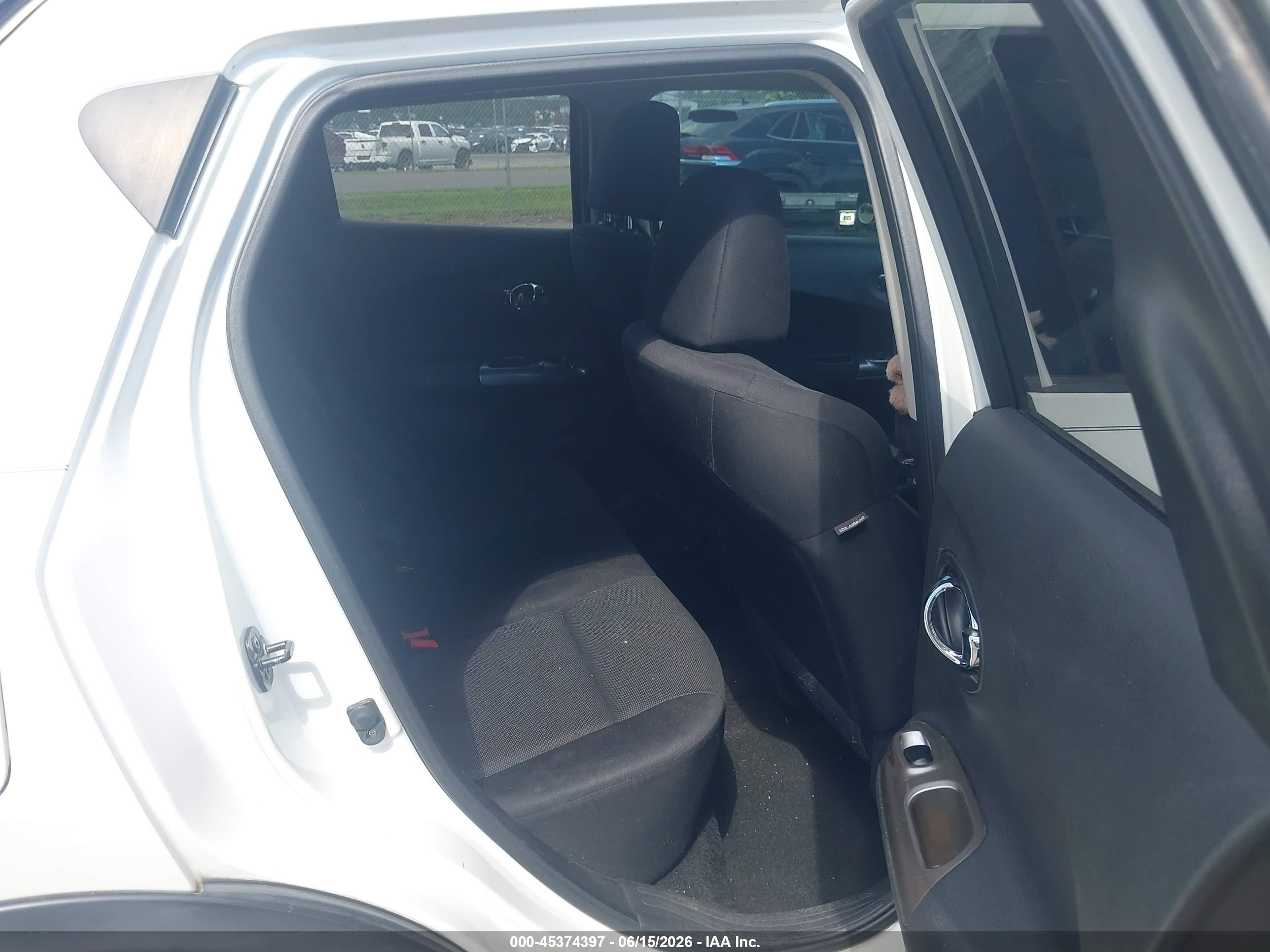 2014 Nissan Juke S White vin: JN8AF5MR2ET356842