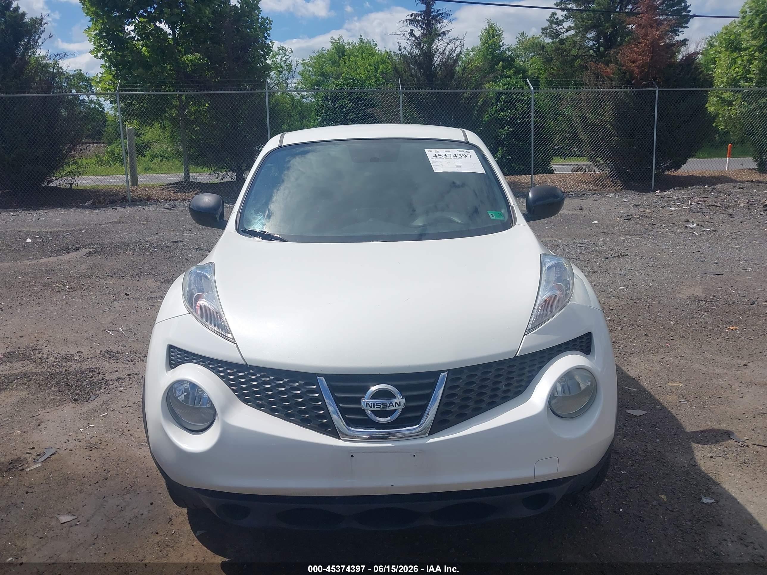 2014 Nissan Juke S White vin: JN8AF5MR2ET356842