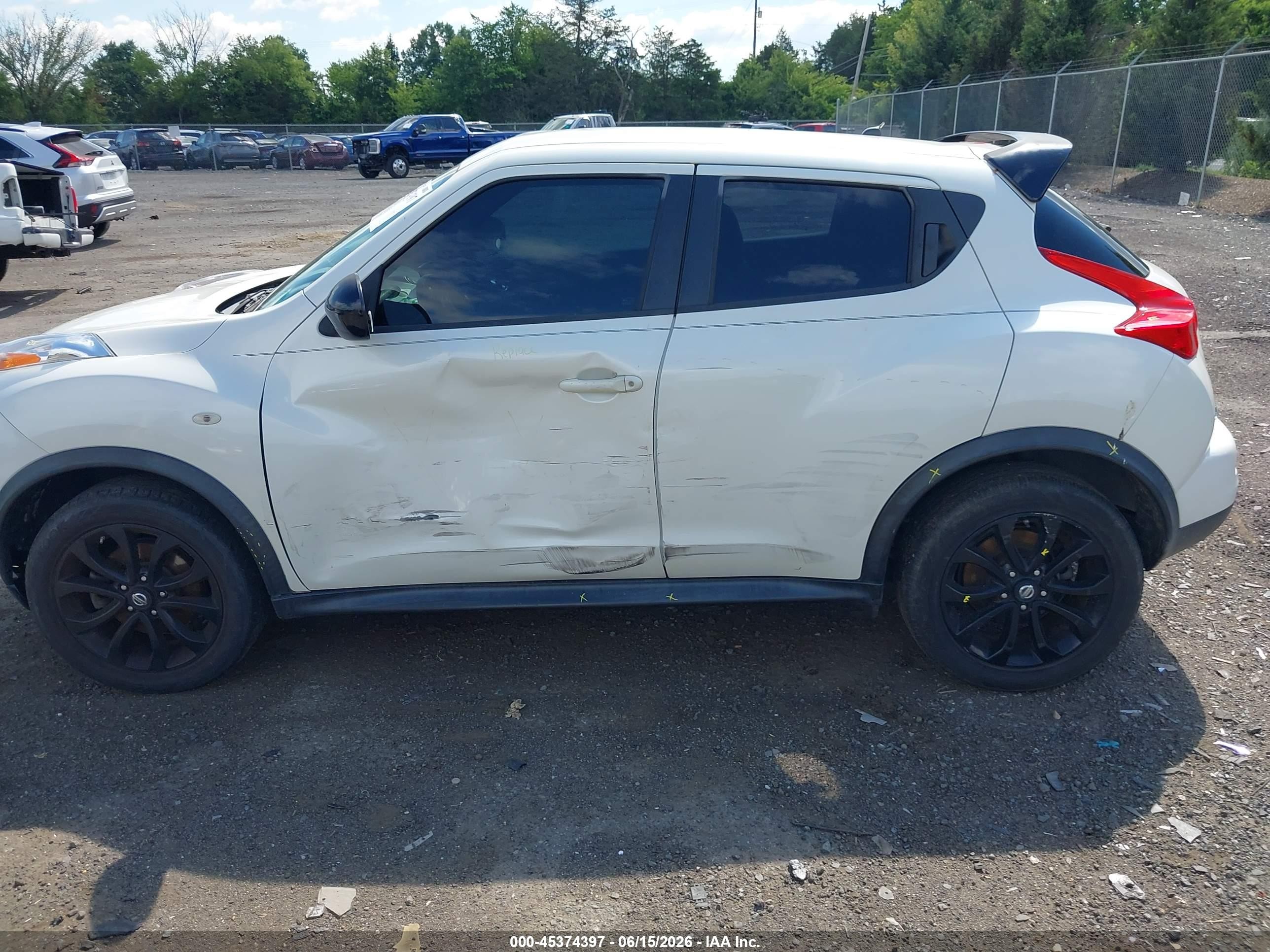 2014 Nissan Juke S White vin: JN8AF5MR2ET356842