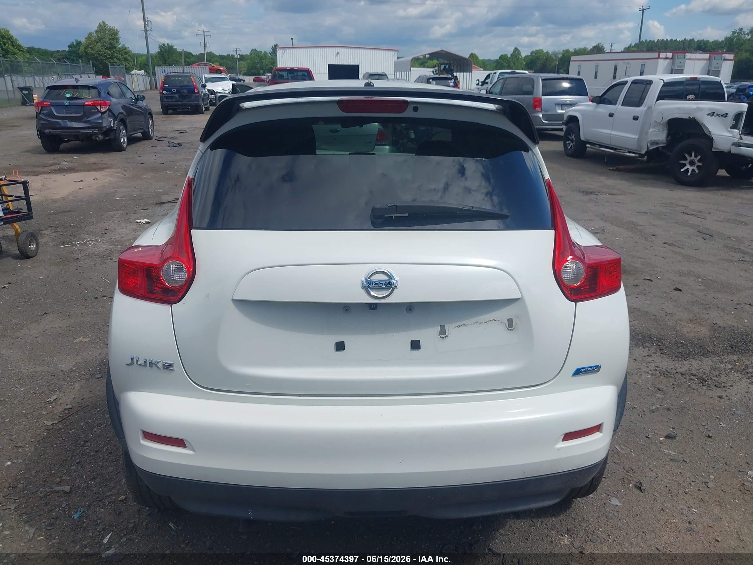 2014 Nissan Juke S White vin: JN8AF5MR2ET356842