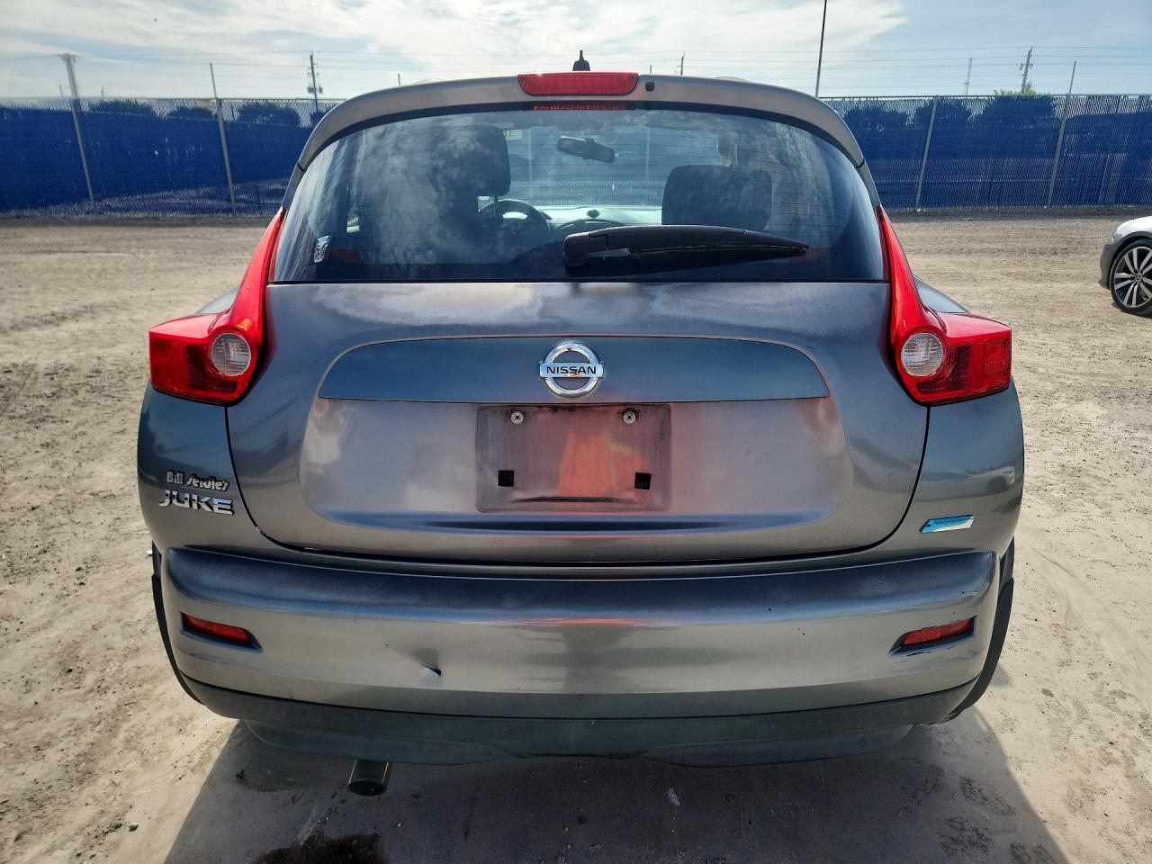 2014 Nissan Juke S Gray vin: JN8AF5MR2ET362186