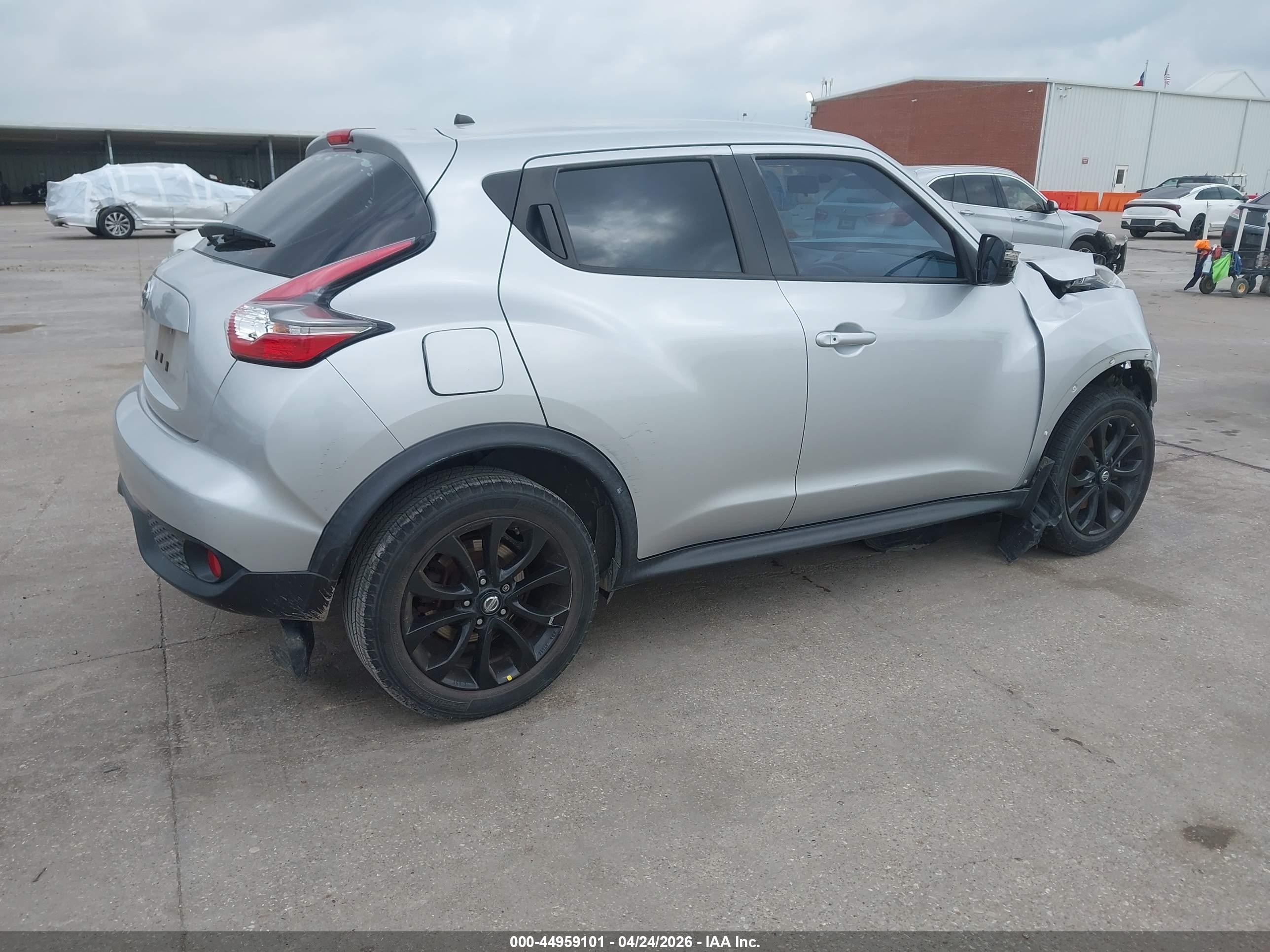 2015 Nissan Juke S Silver vin: JN8AF5MR2FT512184