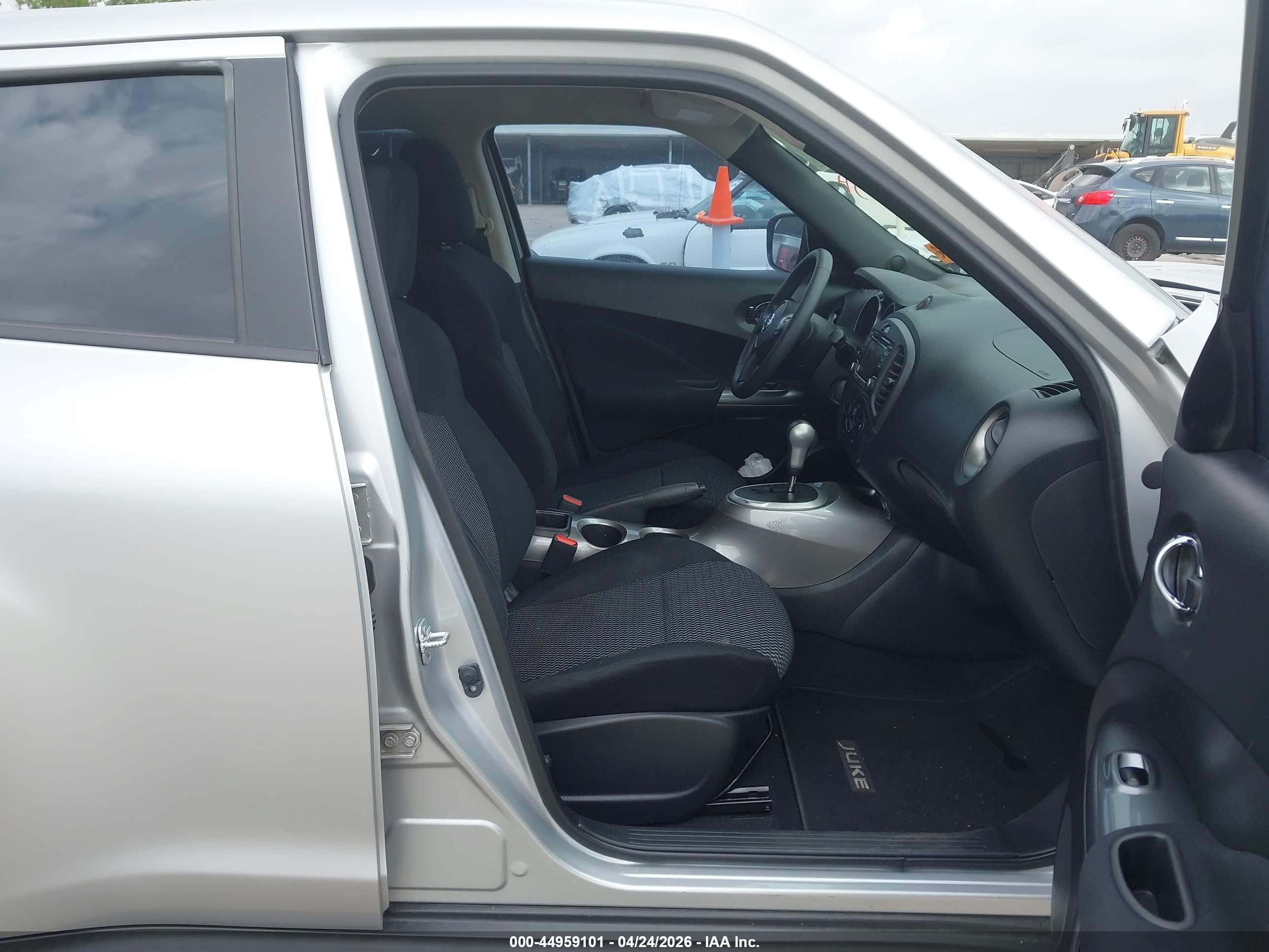 2015 Nissan Juke S Silver vin: JN8AF5MR2FT512184