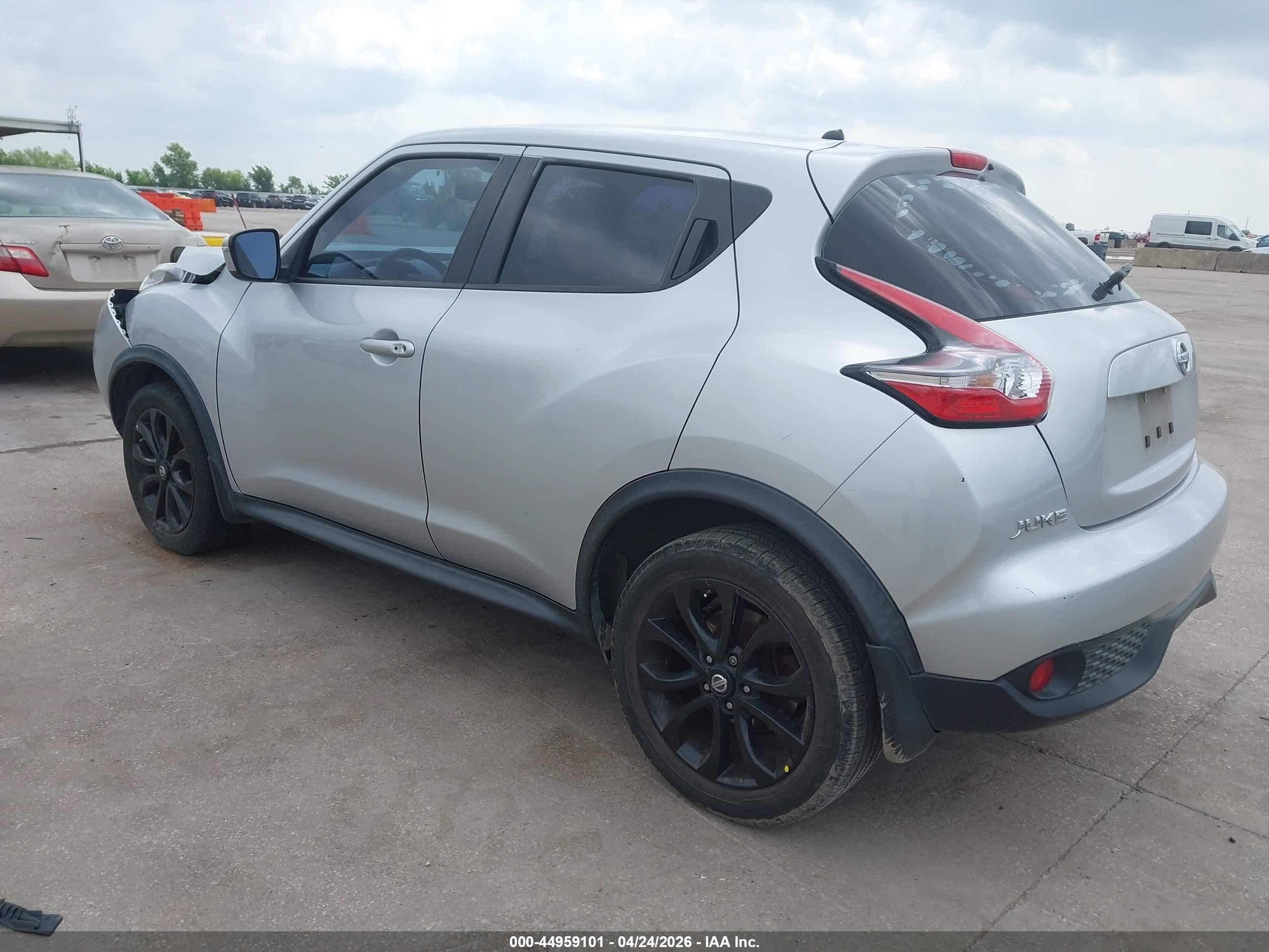 2015 Nissan Juke S Silver vin: JN8AF5MR2FT512184