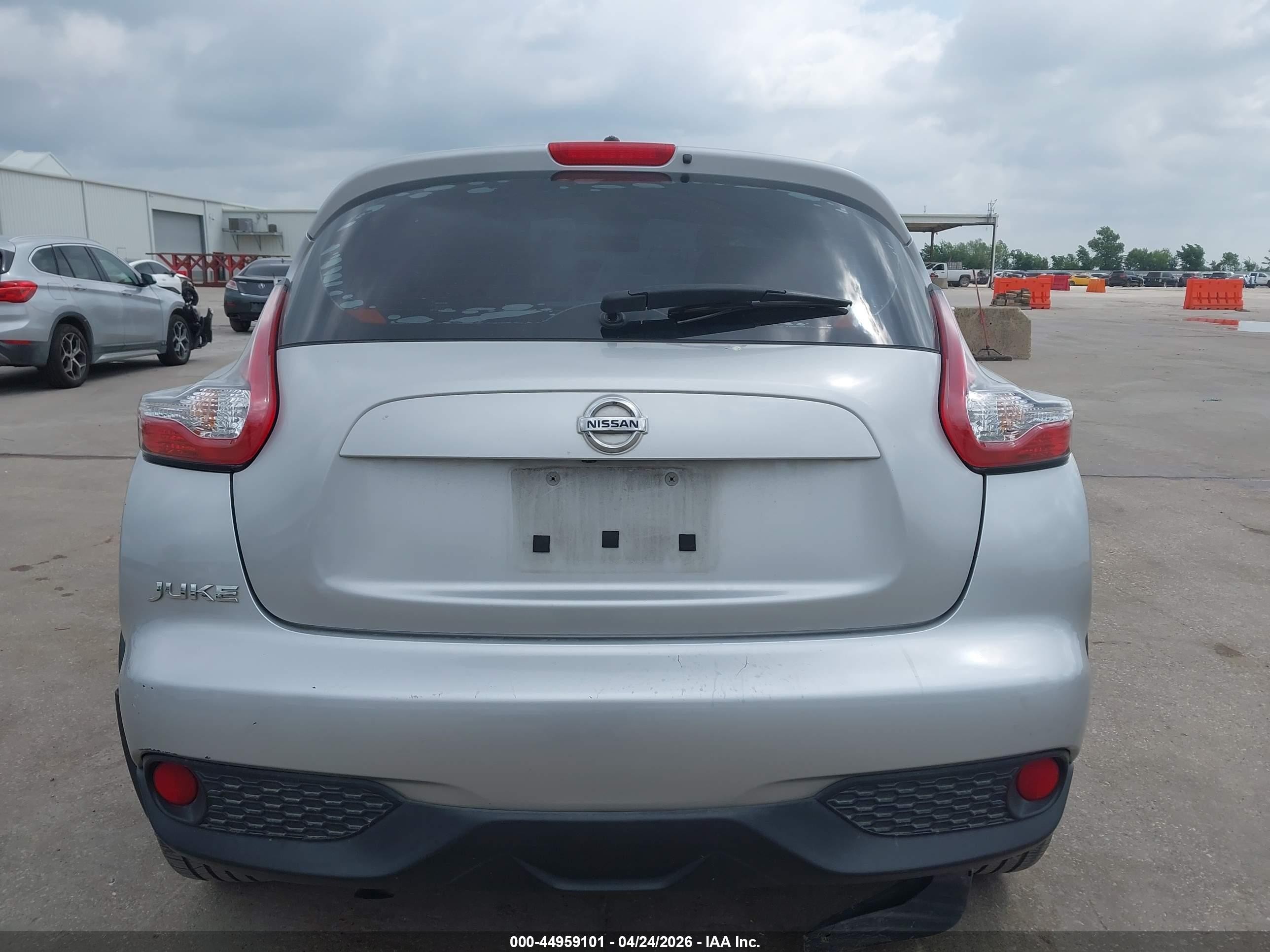 2015 Nissan Juke S Silver vin: JN8AF5MR2FT512184