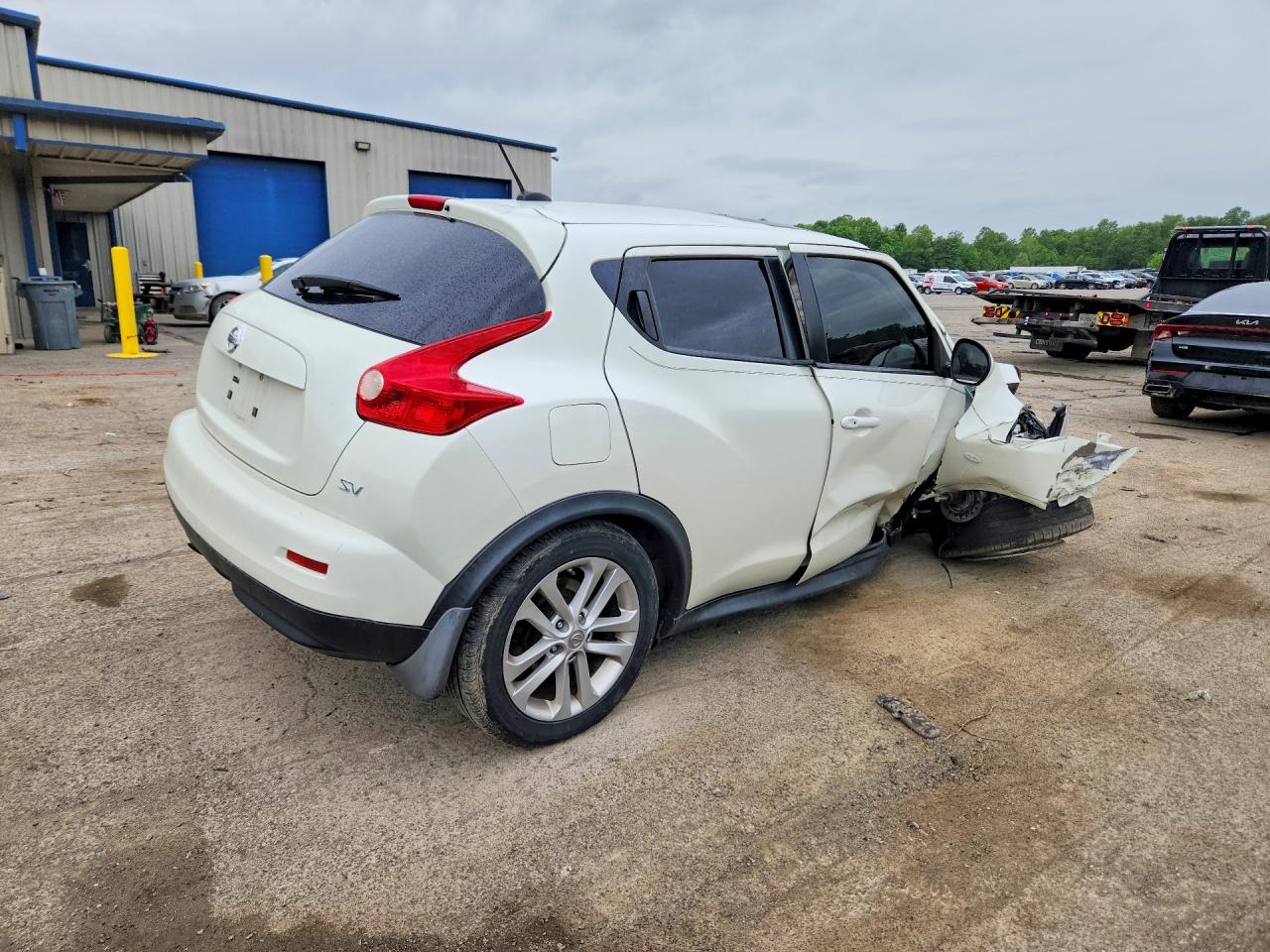 2011 Nissan Juke S Белый vin: JN8AF5MR3BT012755