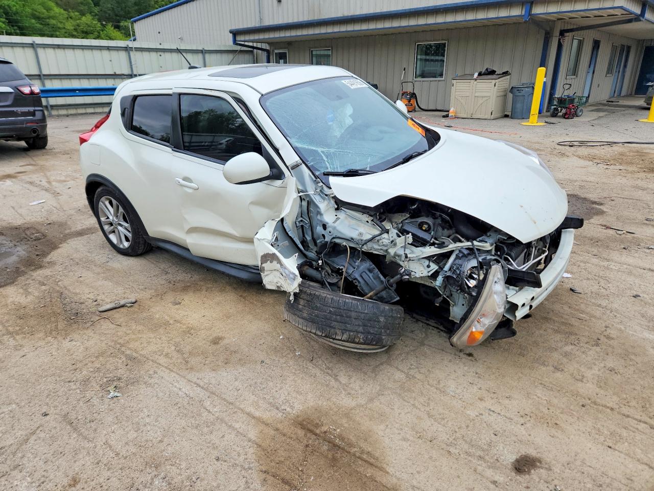 2011 Nissan Juke S Белый vin: JN8AF5MR3BT012755