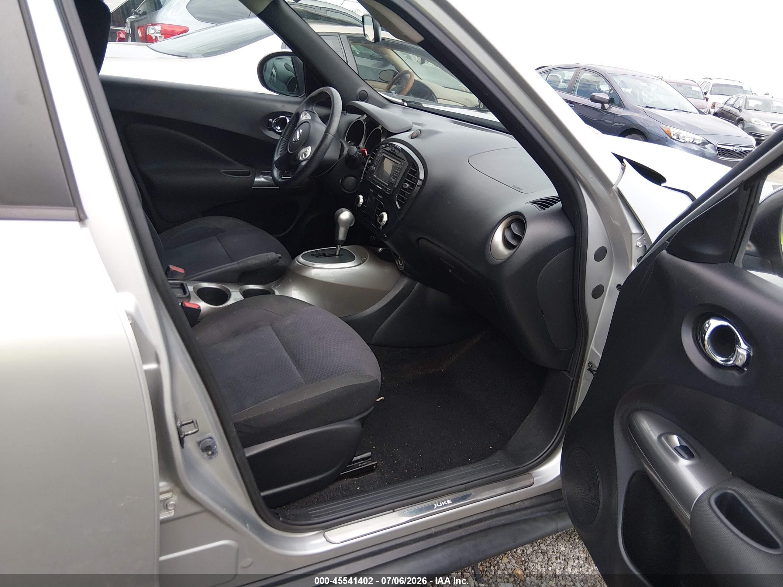 2012 Nissan Juke Sv Silver vin: JN8AF5MR3CT111626