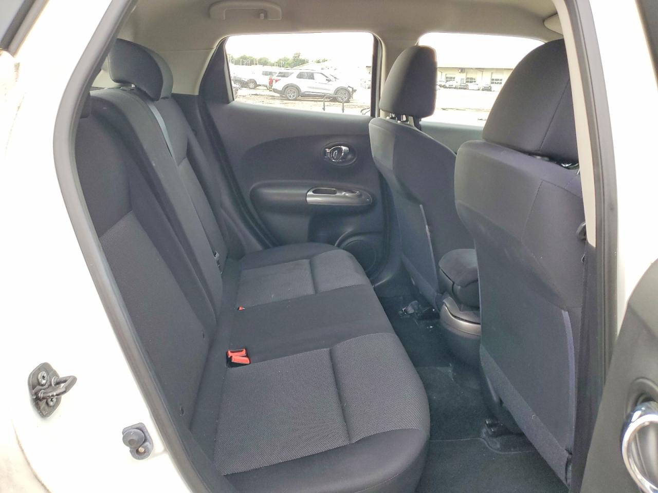 2014 Nissan Juke S White vin: JN8AF5MR3ET357904