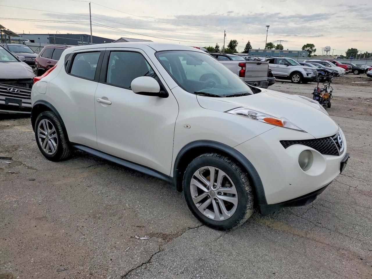 2014 Nissan Juke S White vin: JN8AF5MR3ET357904