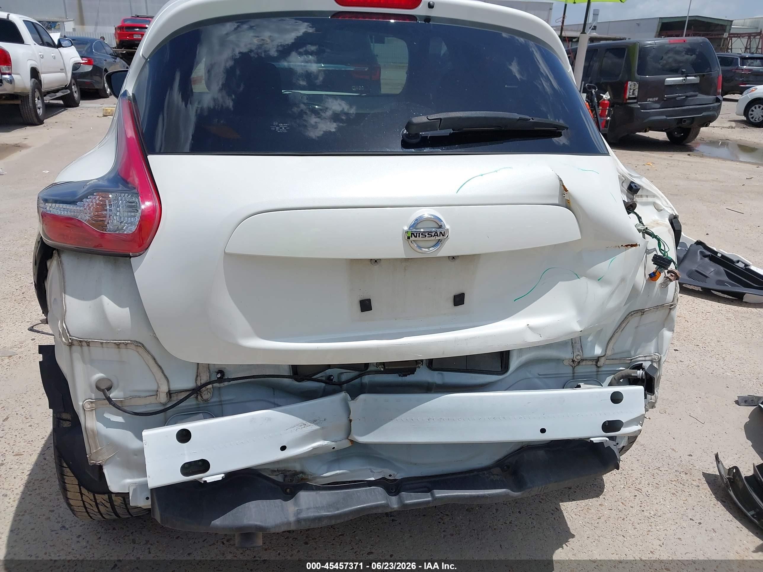 2015 Nissan Juke Sv White vin: JN8AF5MR3FT505485