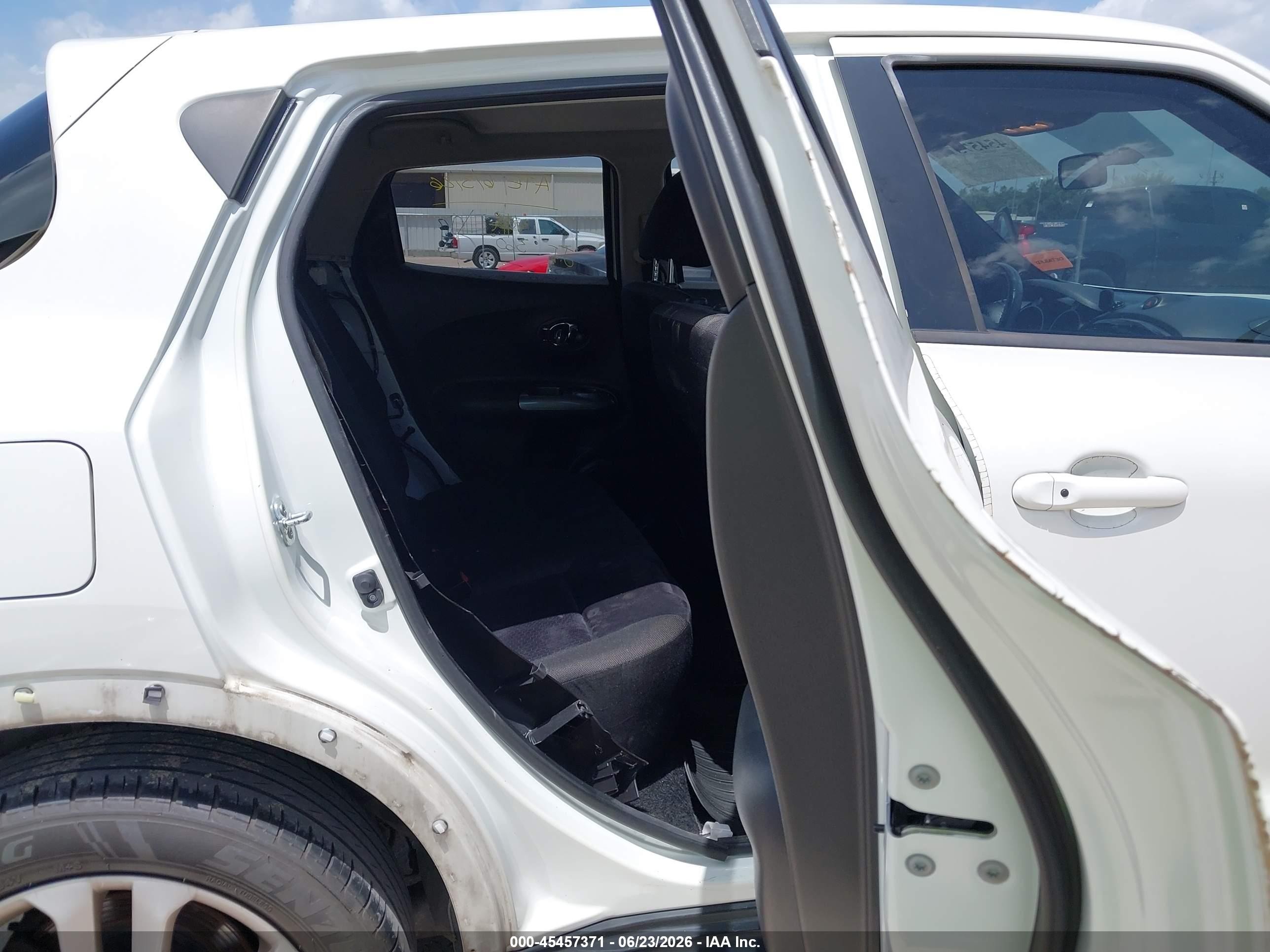 2015 Nissan Juke Sv White vin: JN8AF5MR3FT505485