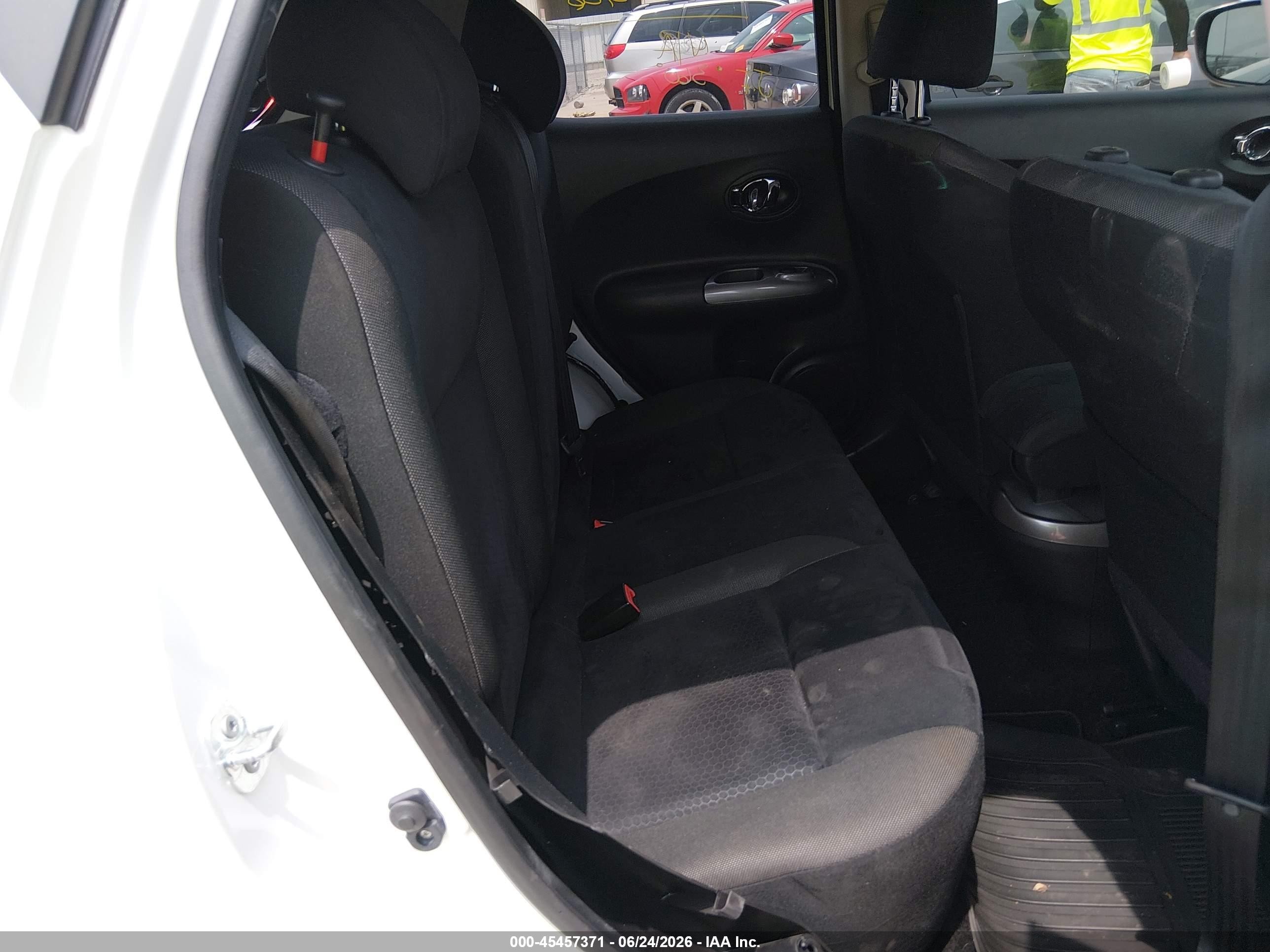 2015 Nissan Juke Sv White vin: JN8AF5MR3FT505485