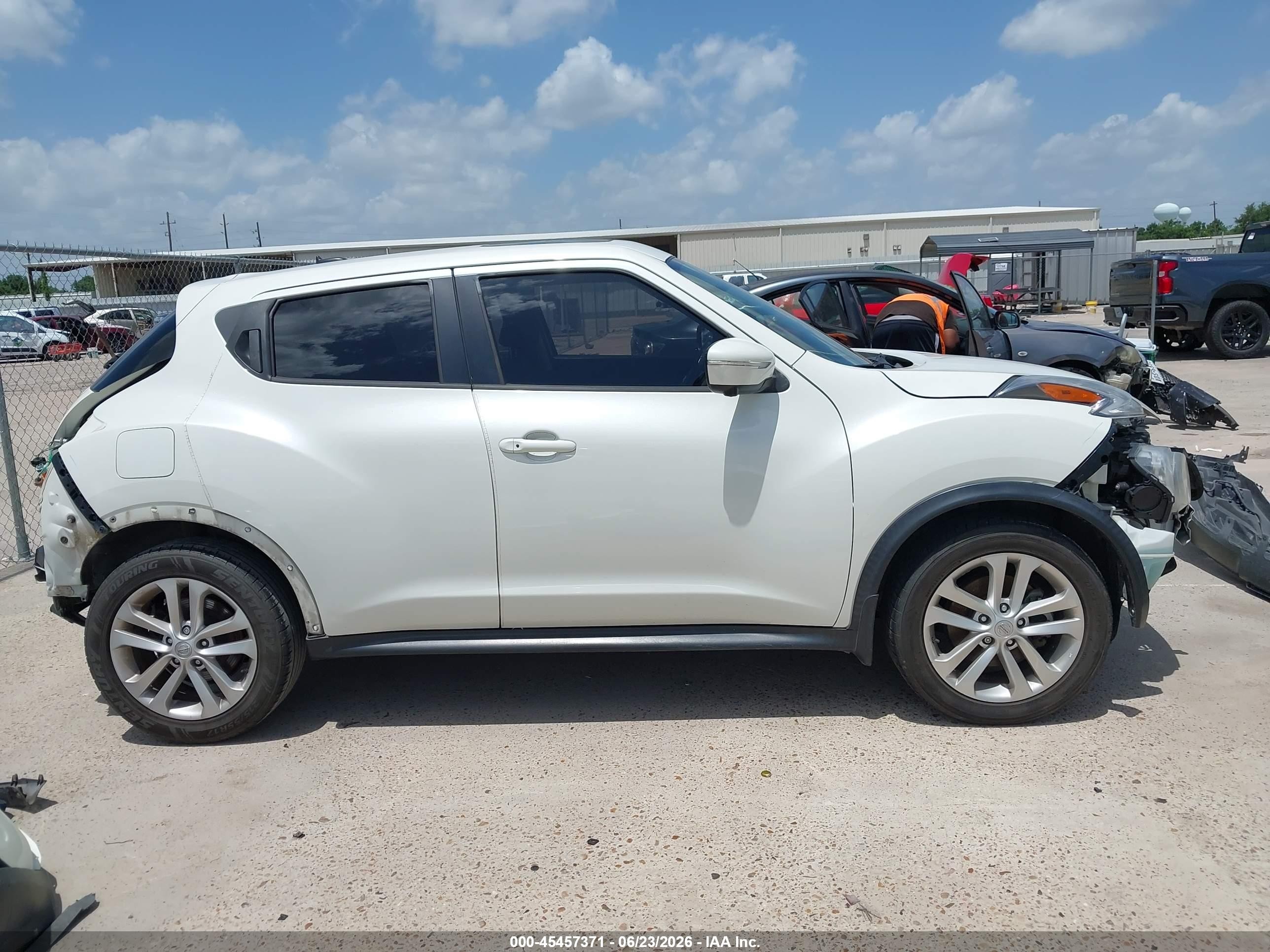 2015 Nissan Juke Sv White vin: JN8AF5MR3FT505485
