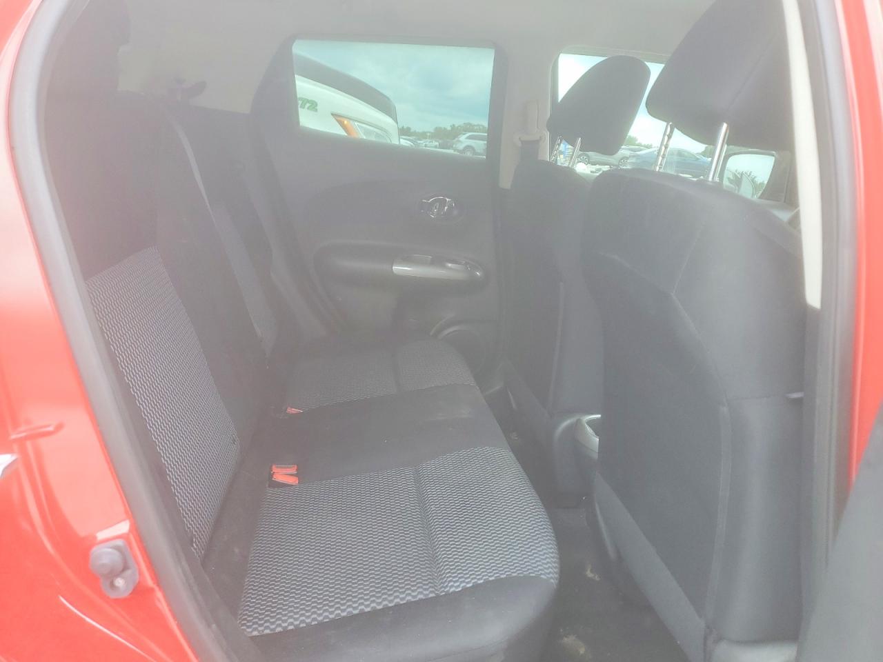 2015 Nissan Juke S Red vin: JN8AF5MR3FT513571
