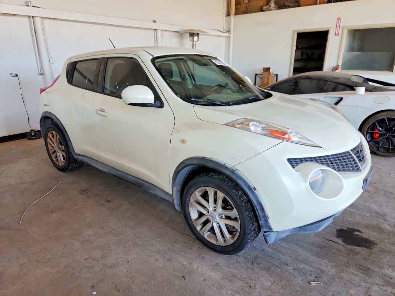 2011 Nissan Juke S White vin: JN8AF5MR4BT017978