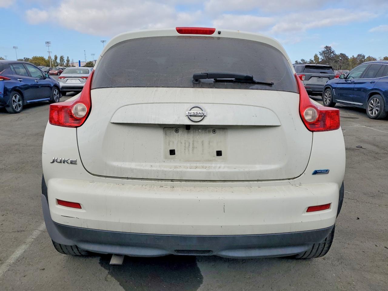 2013 Nissan Juke S White vin: JN8AF5MR4DT200929
