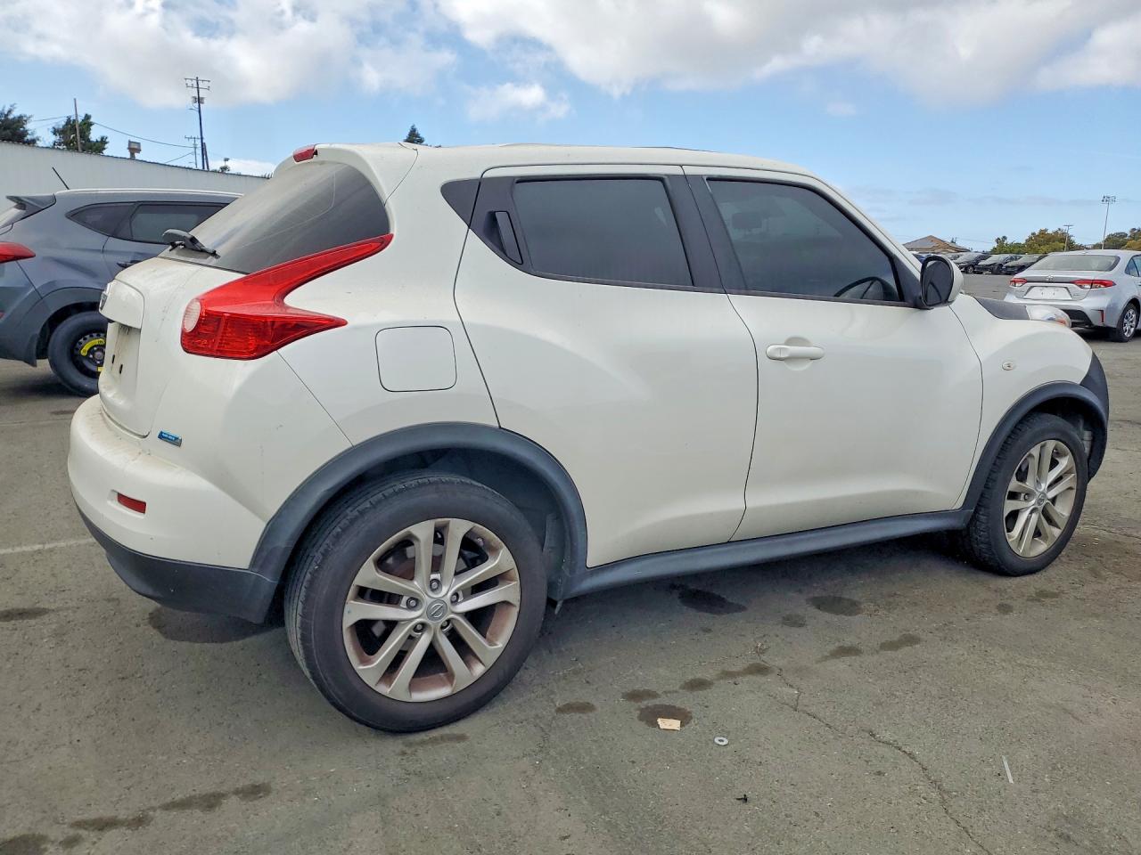 2013 Nissan Juke S White vin: JN8AF5MR4DT200929