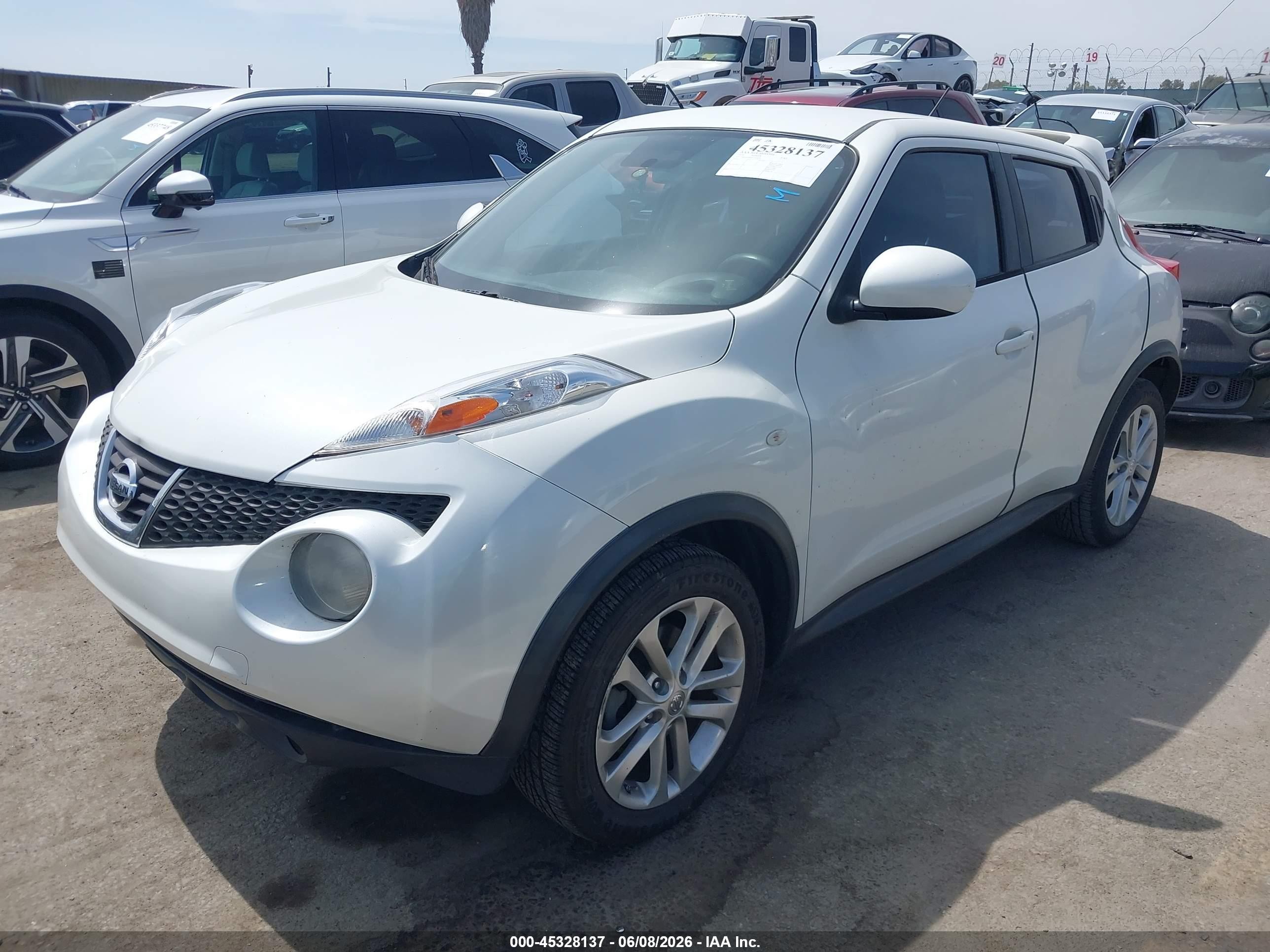 2014 Nissan Juke S Белый vin: JN8AF5MR4ET355658