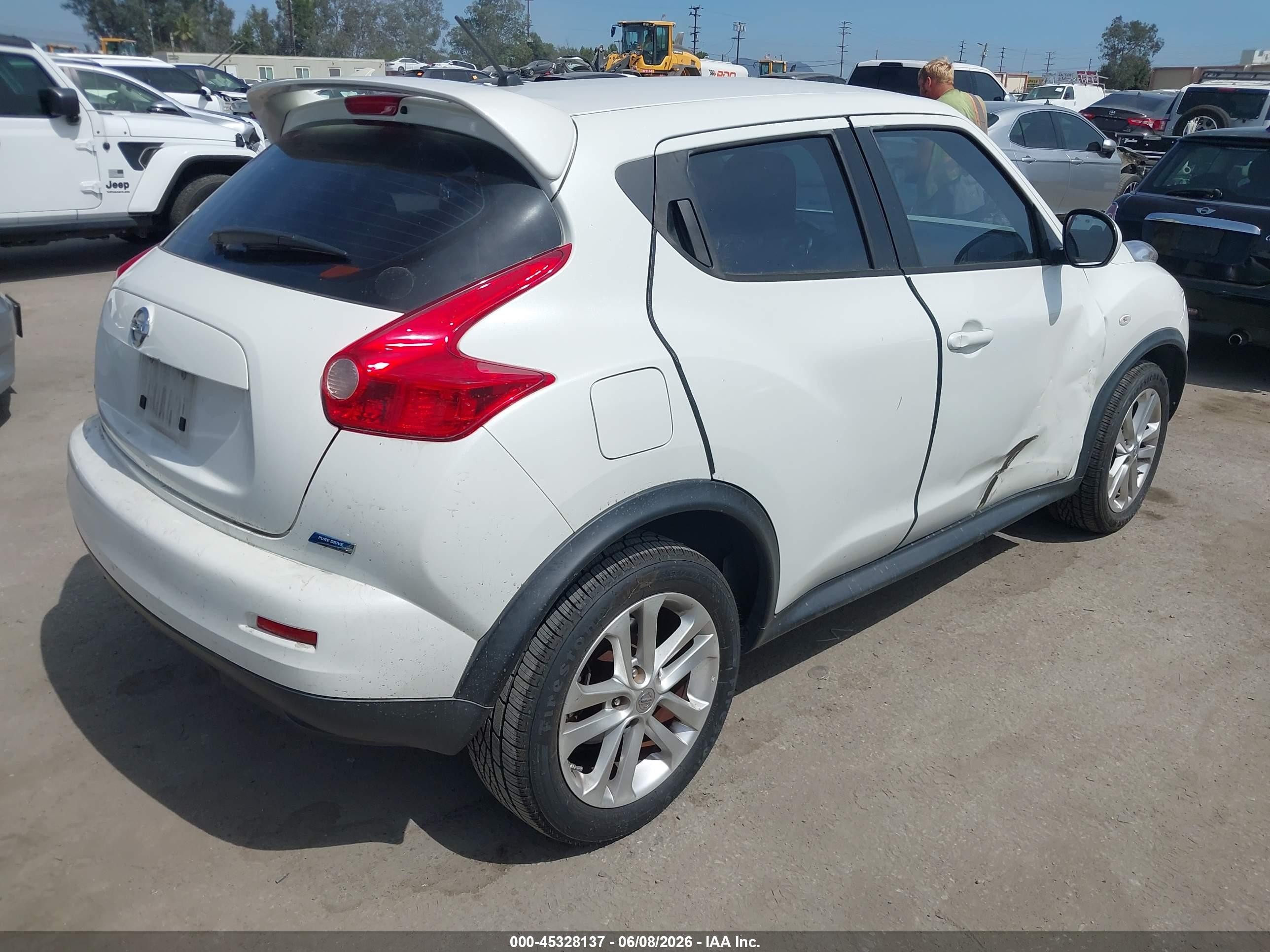 2014 Nissan Juke S Белый vin: JN8AF5MR4ET355658