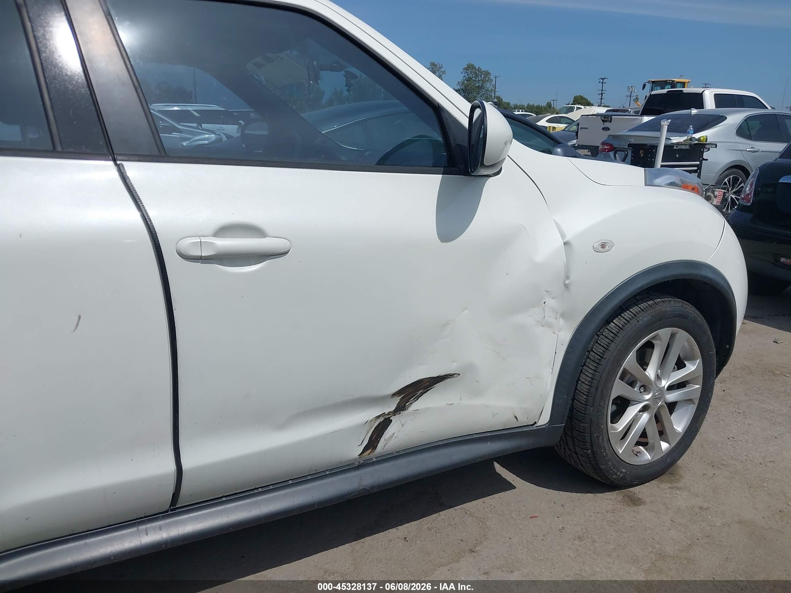 2014 Nissan Juke S Белый vin: JN8AF5MR4ET355658