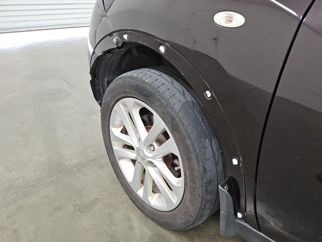 2014 Nissan Juke S Brown vin: JN8AF5MR4ET452116 Damage: Left Front Wheel Opening Mldg, Missing, Replacement Required